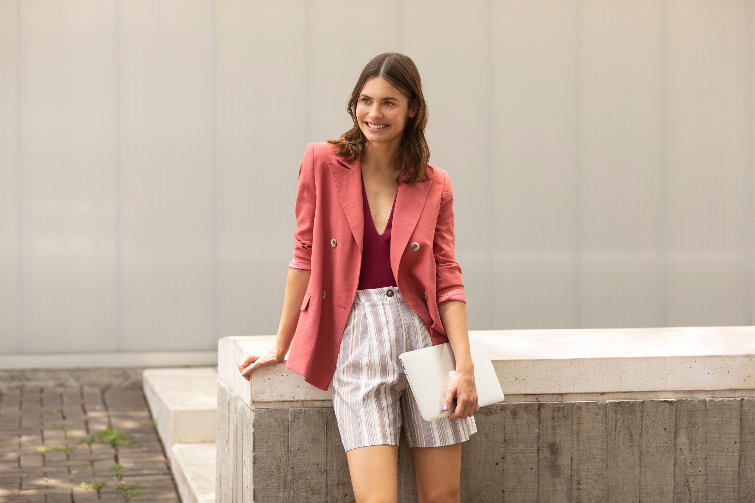 5 Formas de Incorporar Cores nos Looks de Trabalho