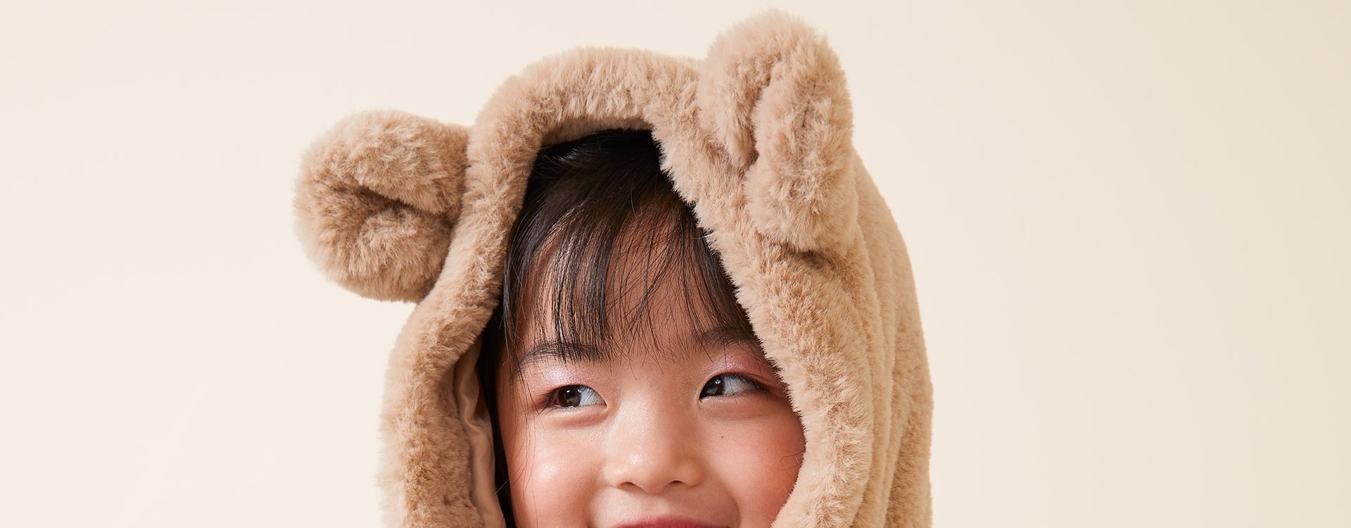 O que fazer quando a criança quer usar roupas curtas no frio? - Revista  Crescer