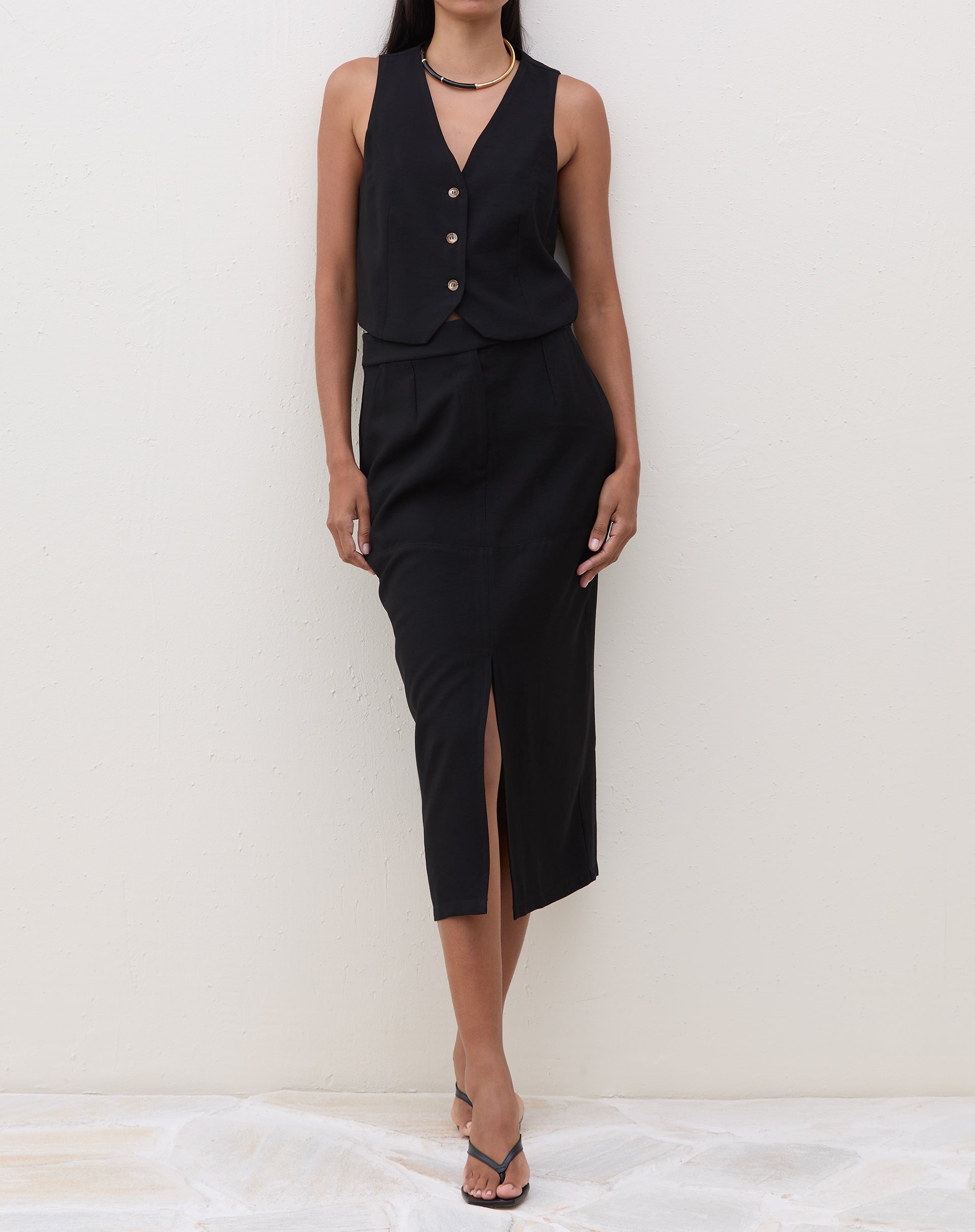 Saia Midi com Fenda Frontal Alfaiataria - Preto