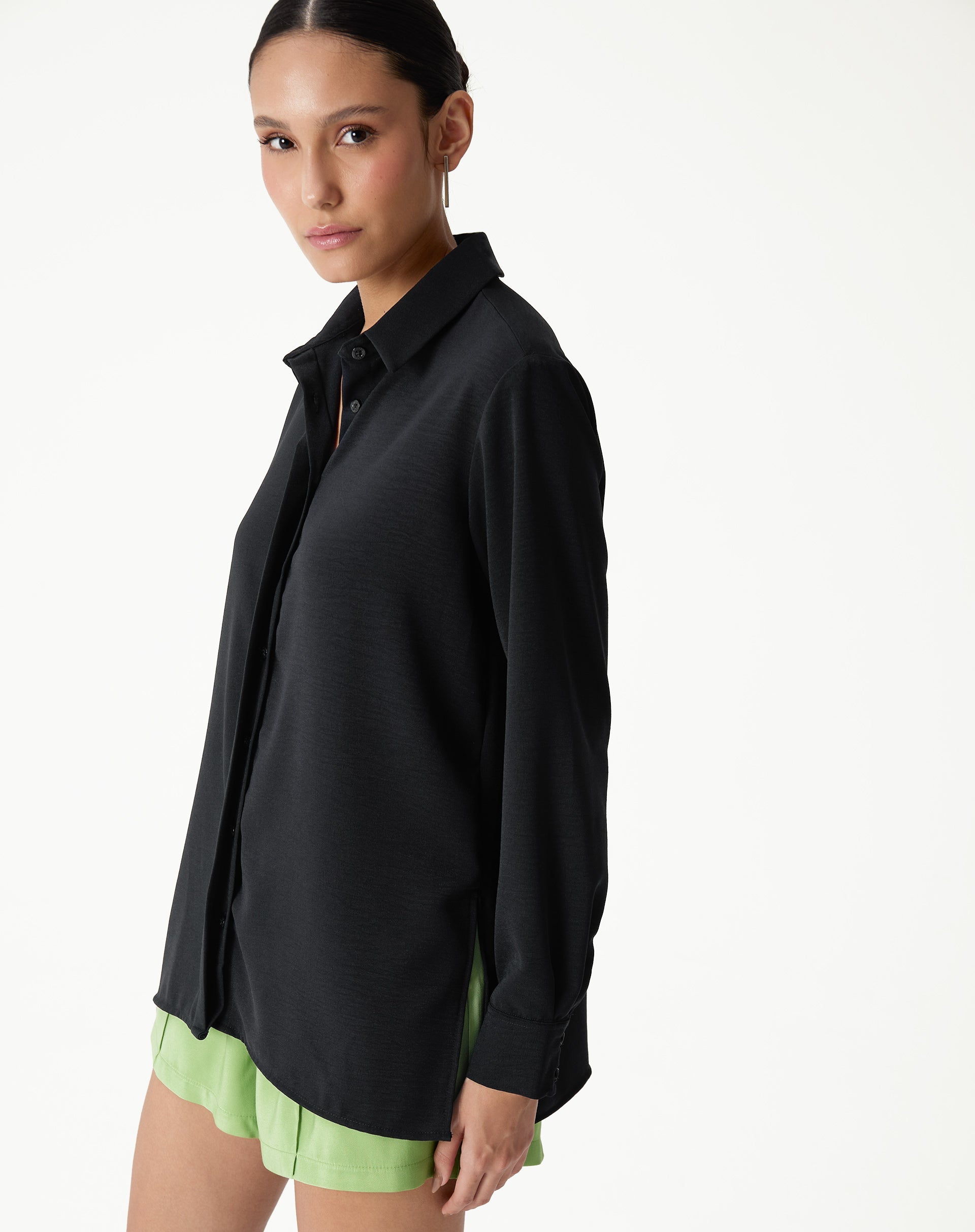 Camisa Manga Longa Barra Reta - Preto