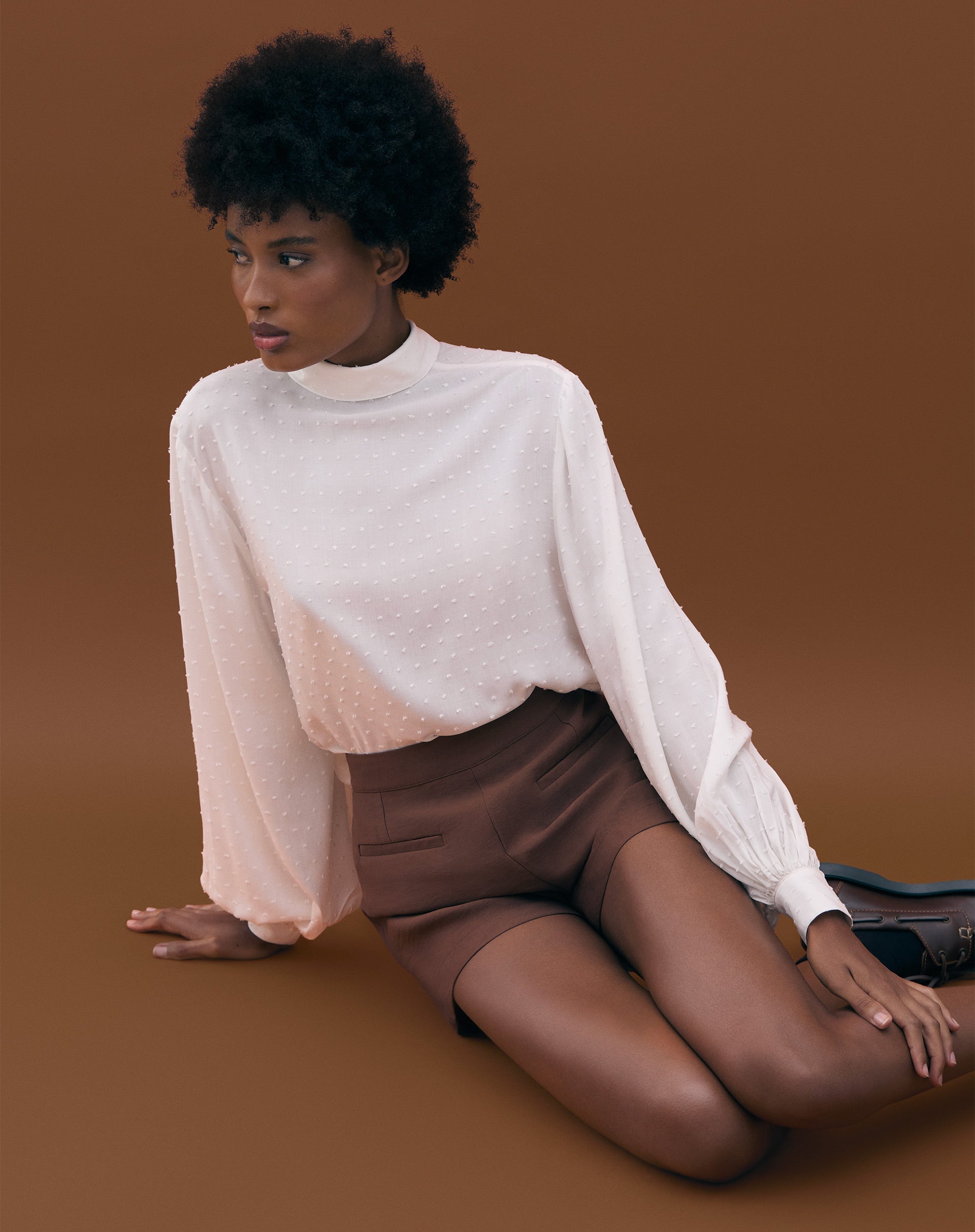 Short com Bolsos Embutidos - Marrom Escuro