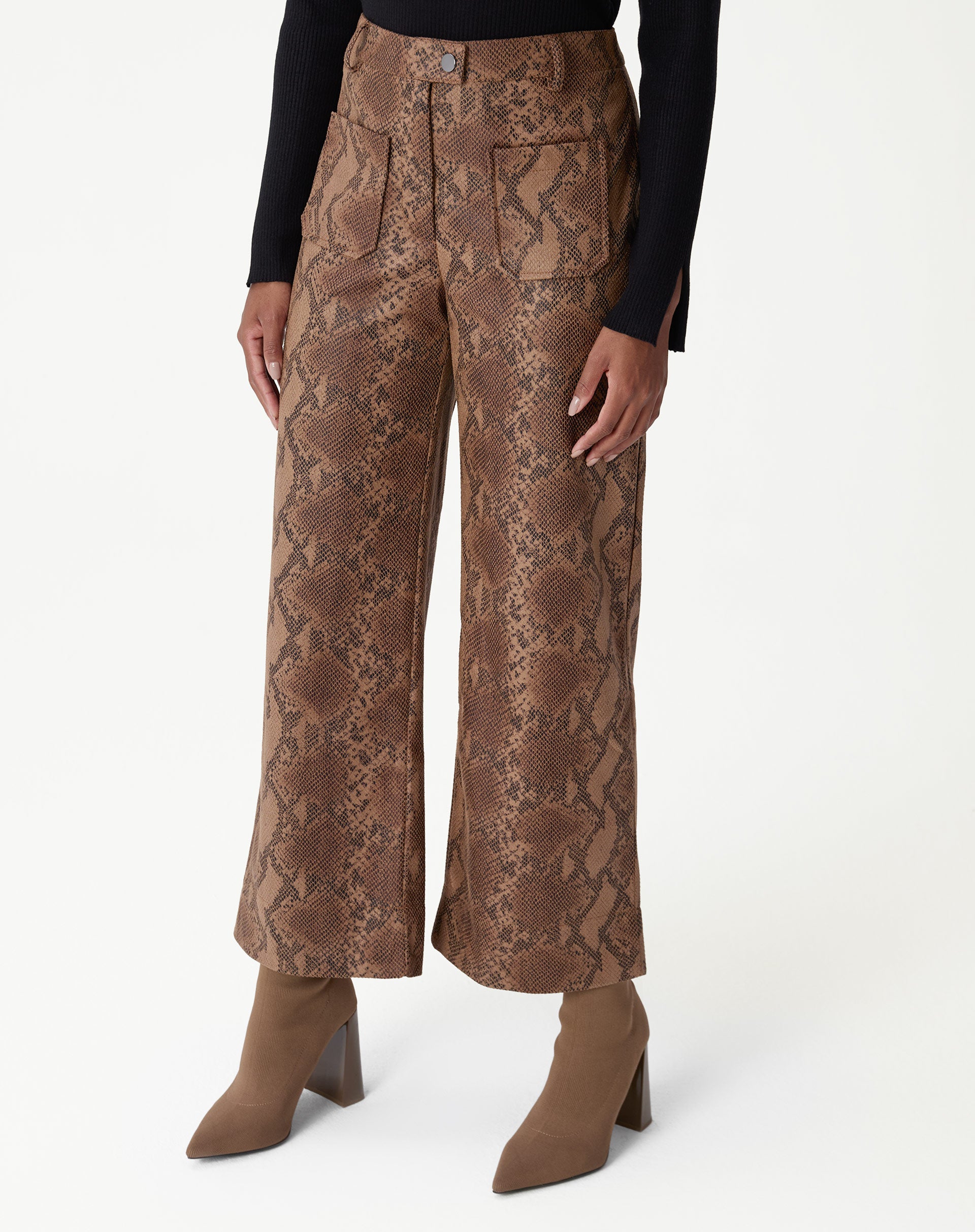 CALÇA RETA COBRA PU - CARAMELO