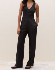 MACACÃO WIDE LEG DECOTE V REGATA - PRETO