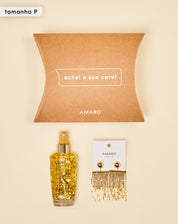Embalagem de presente tamanho P com perfume dourado e brincos de franjas.
