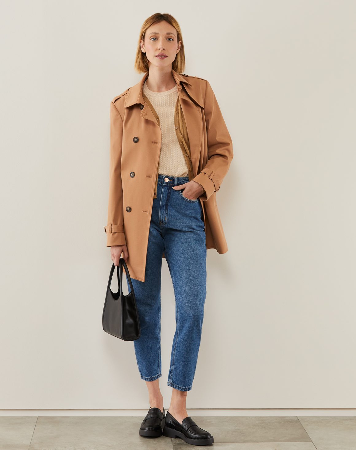 Looks com trench coat AMARO