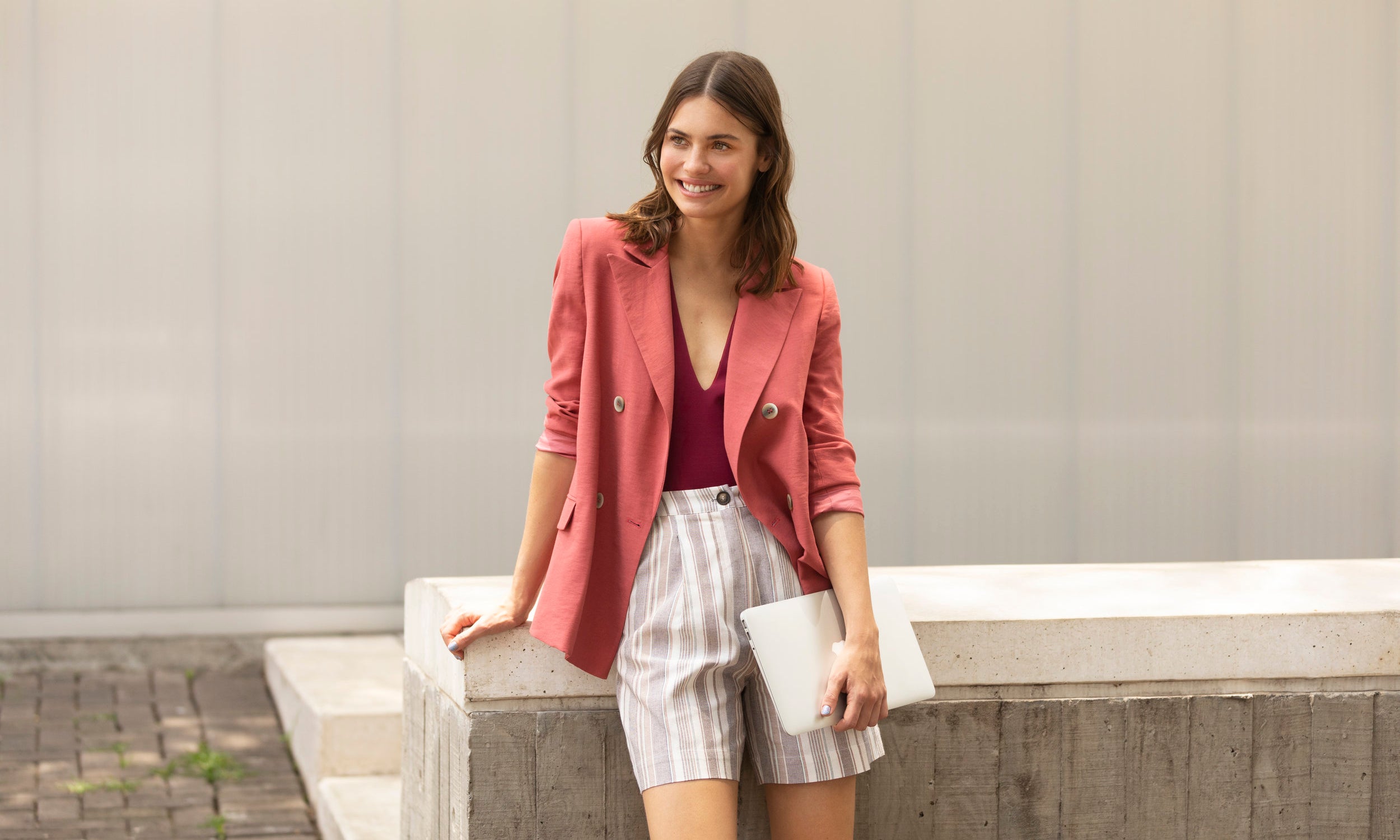 5 Formas de Incorporar Cores nos Looks de Trabalho