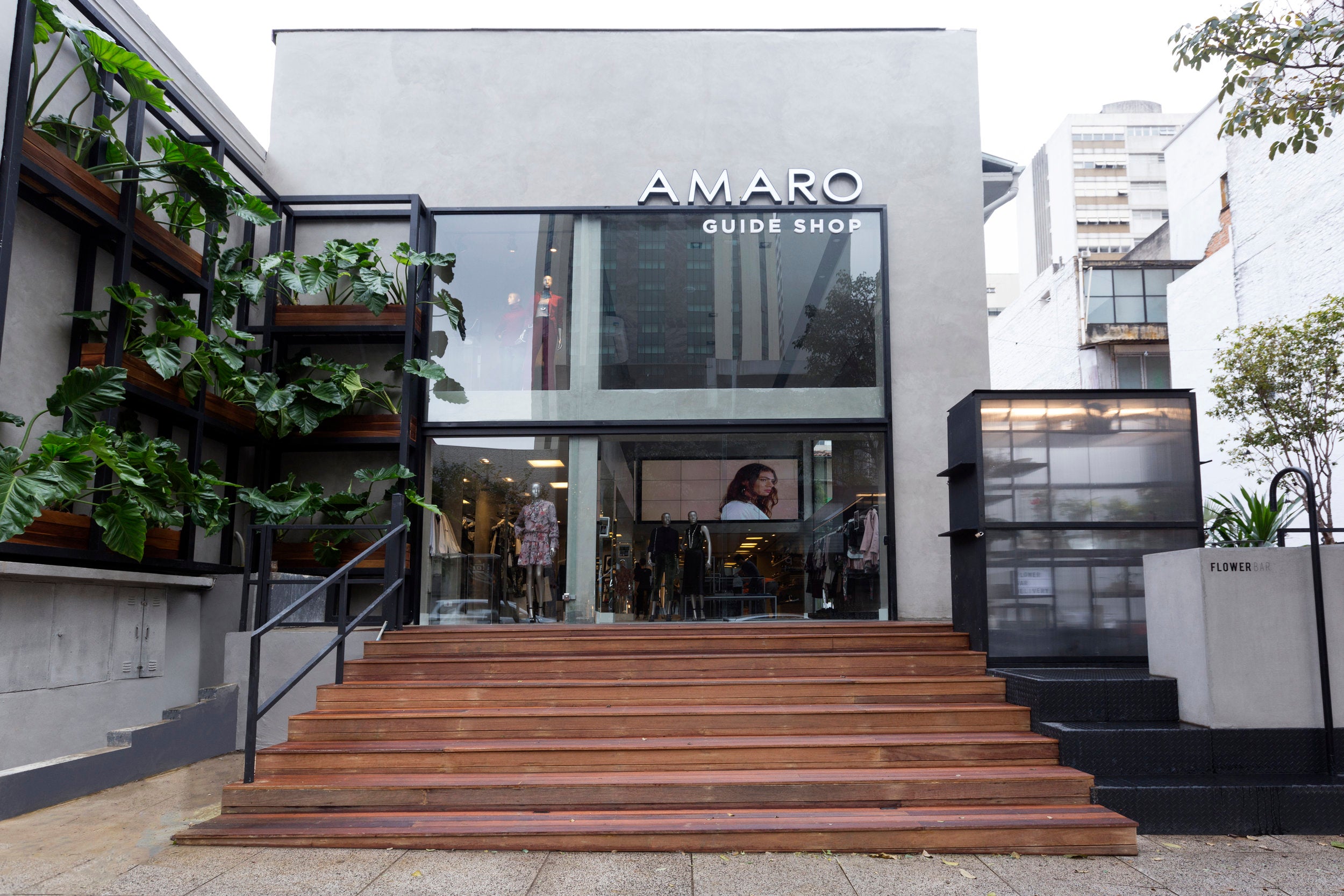AMARO inaugura novo Guide Shop na Oscar Freire