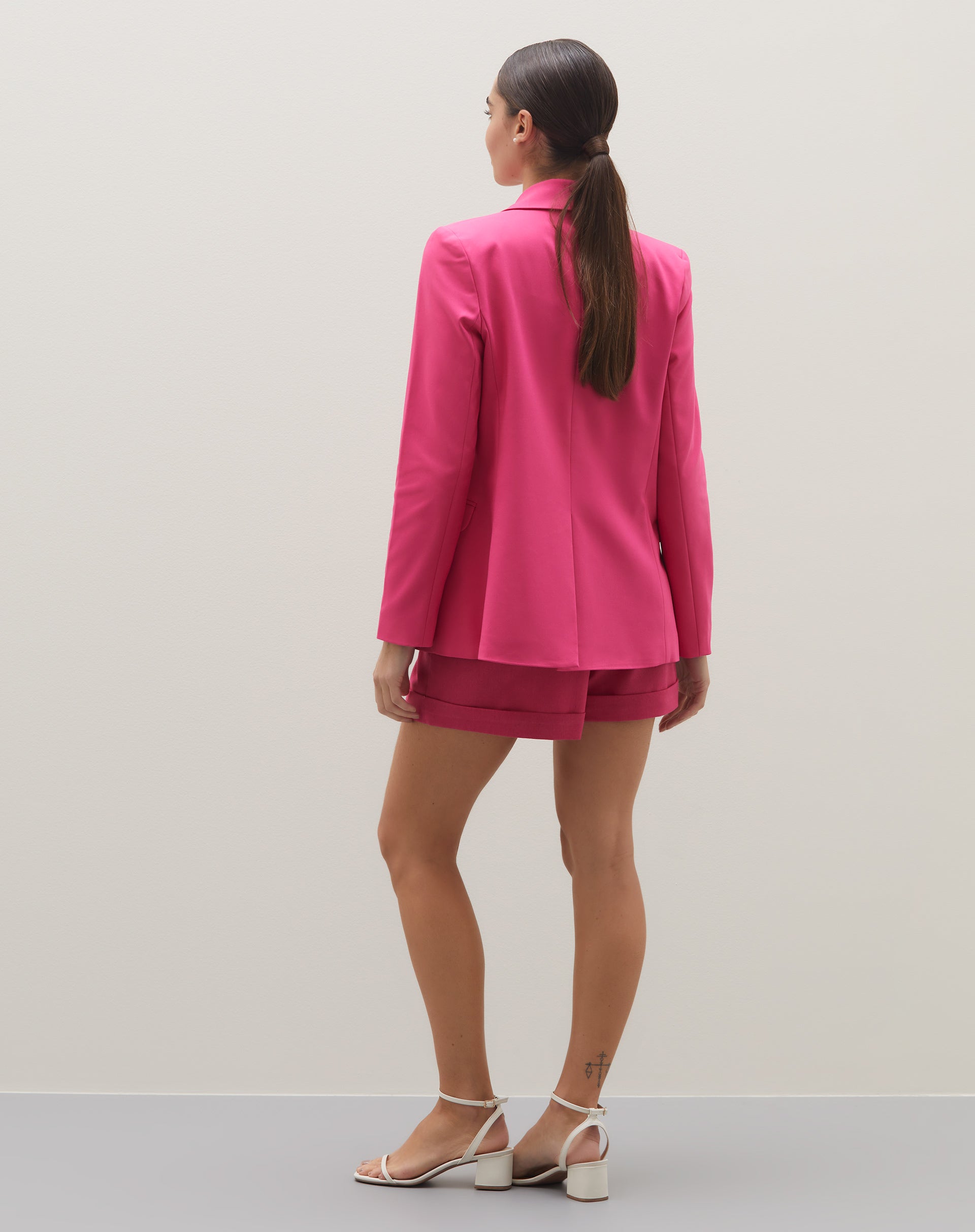 20016496_0013_blazer-alongado-alfaiataria-botoes-rosa_3_eb96cc5f-e466-4412-a729-cef47ab2b558.jpg