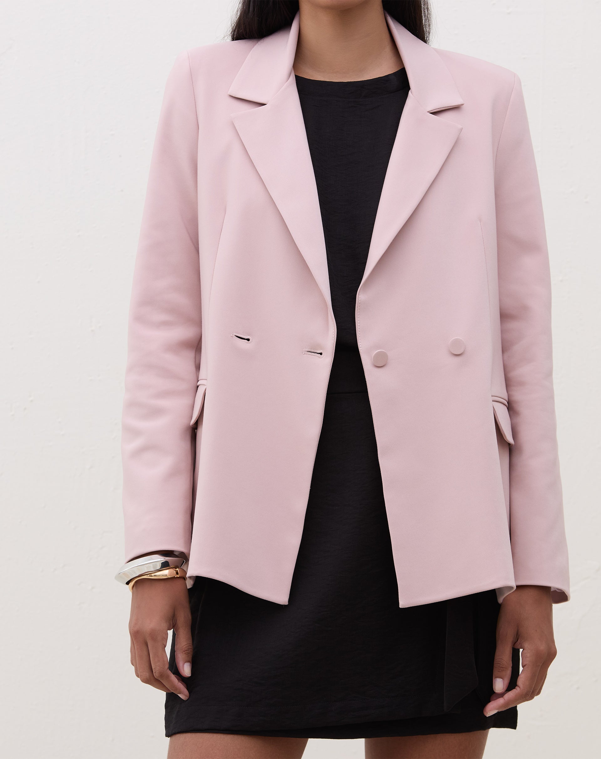 20016496_0023_blazer-alongado-alfaiataria-botoes-rosa-claro_0_5c3ae987-143b-4d97-bd28-338c77d475e1.jpg
