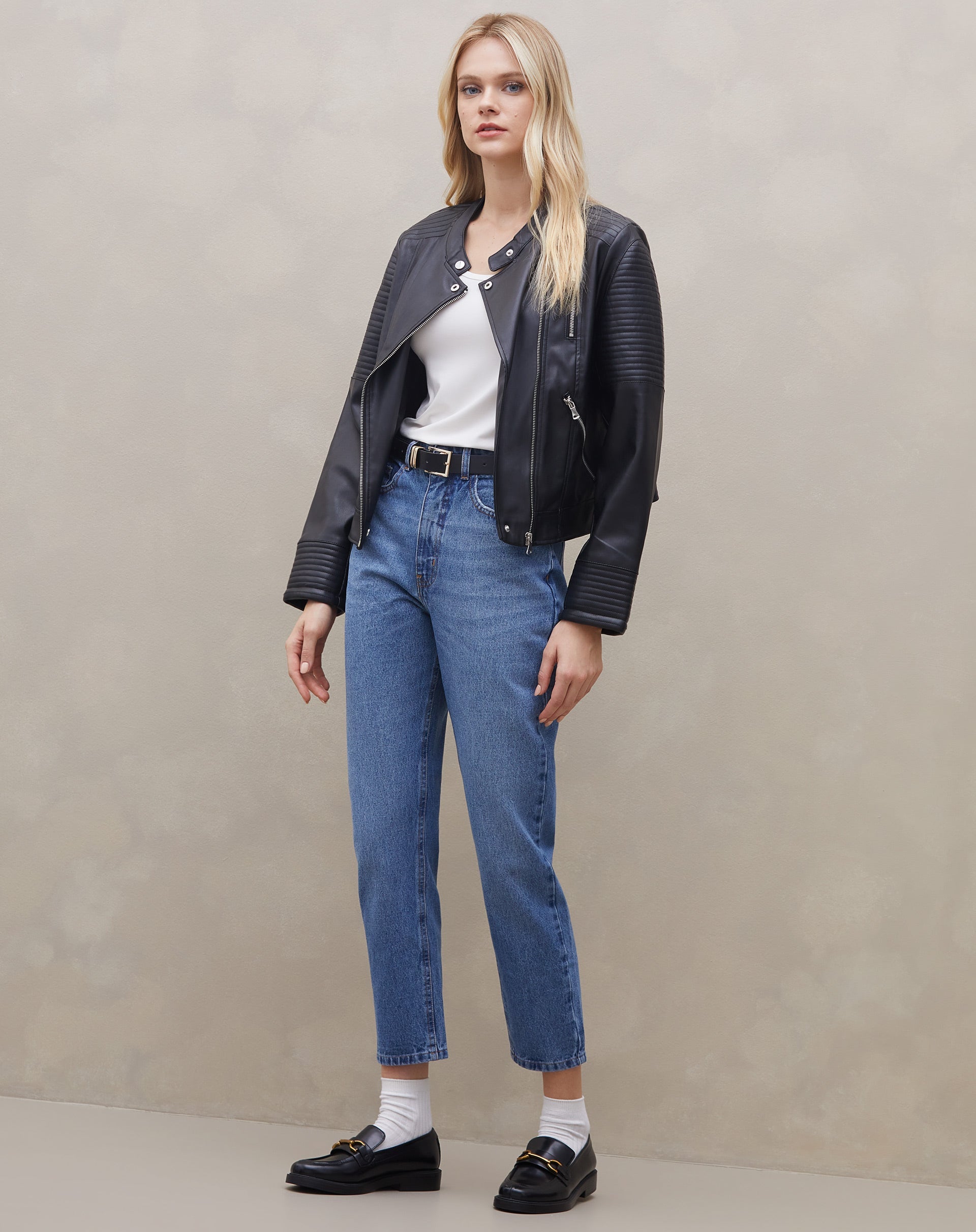 20020648_0476_calca-jeans-mom-basic-azul-medio_3_f119d321-848c-4cae-97a7-a78dccf14887.jpg