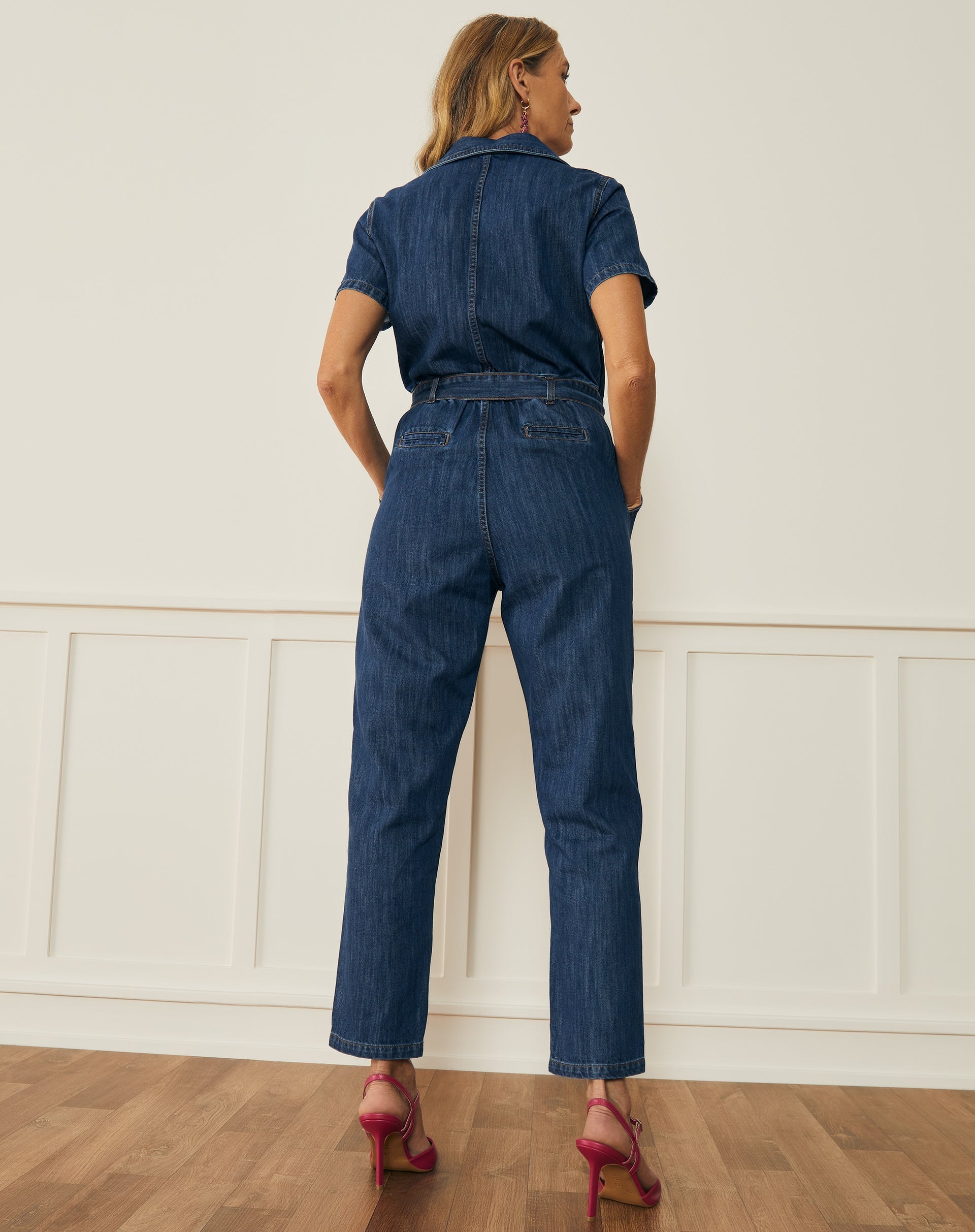 Macacão Jeans Bolso Cargo Manga Curta - Azul Escuro