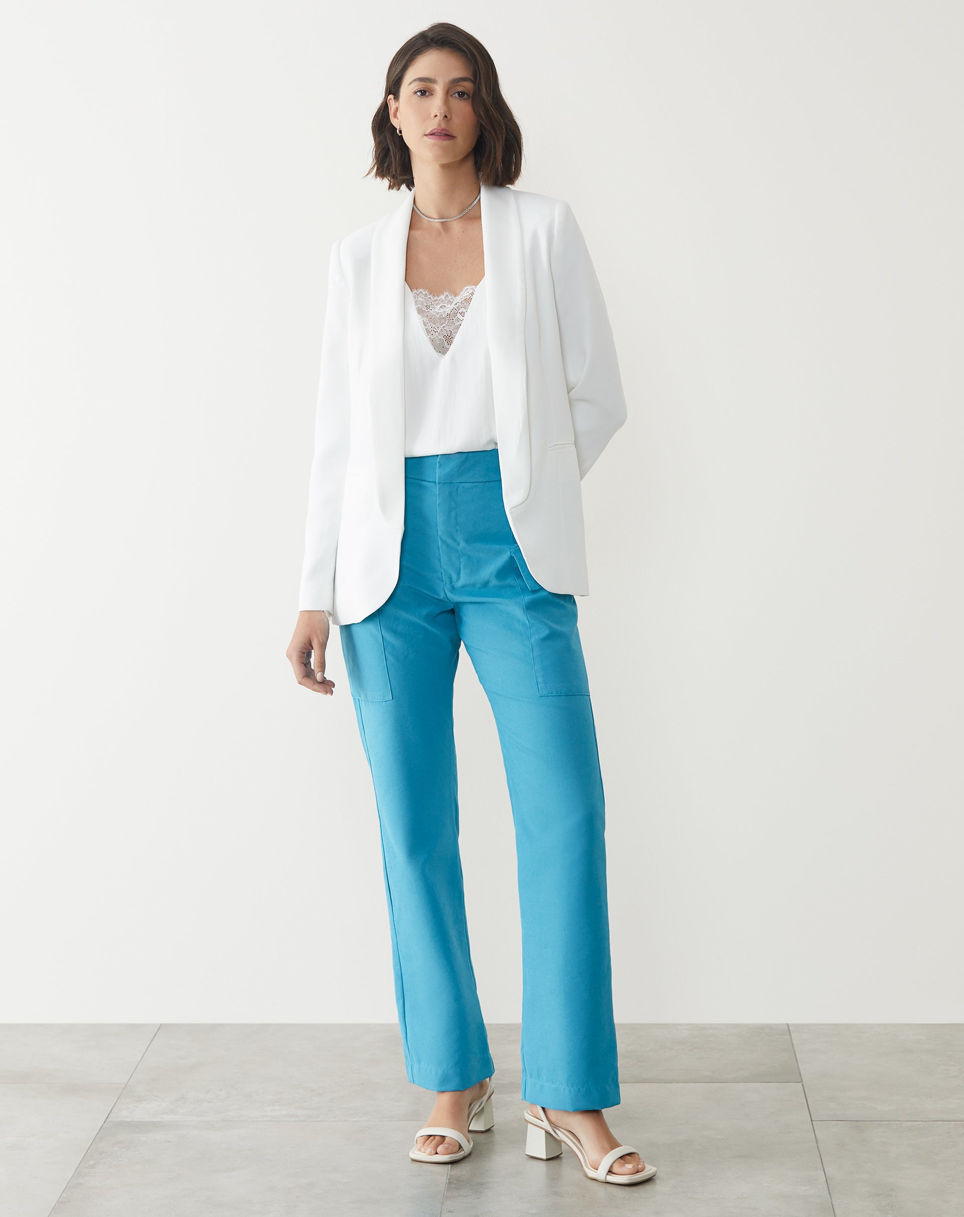 20027804_0029_blazer-oversized-com-bolso-off-white_2_15c19aa0-2db8-4727-a201-72901d630747.jpg
