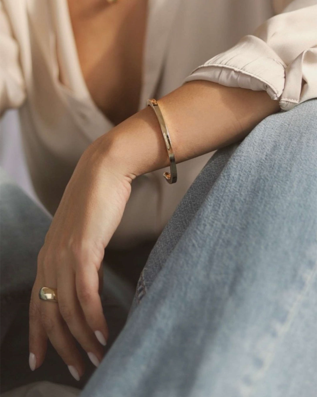 40015060_0009_bracelete-ivy-dourado-dourado_3_9af46f90-e432-4525-a618-ce57dc68acdd.jpg