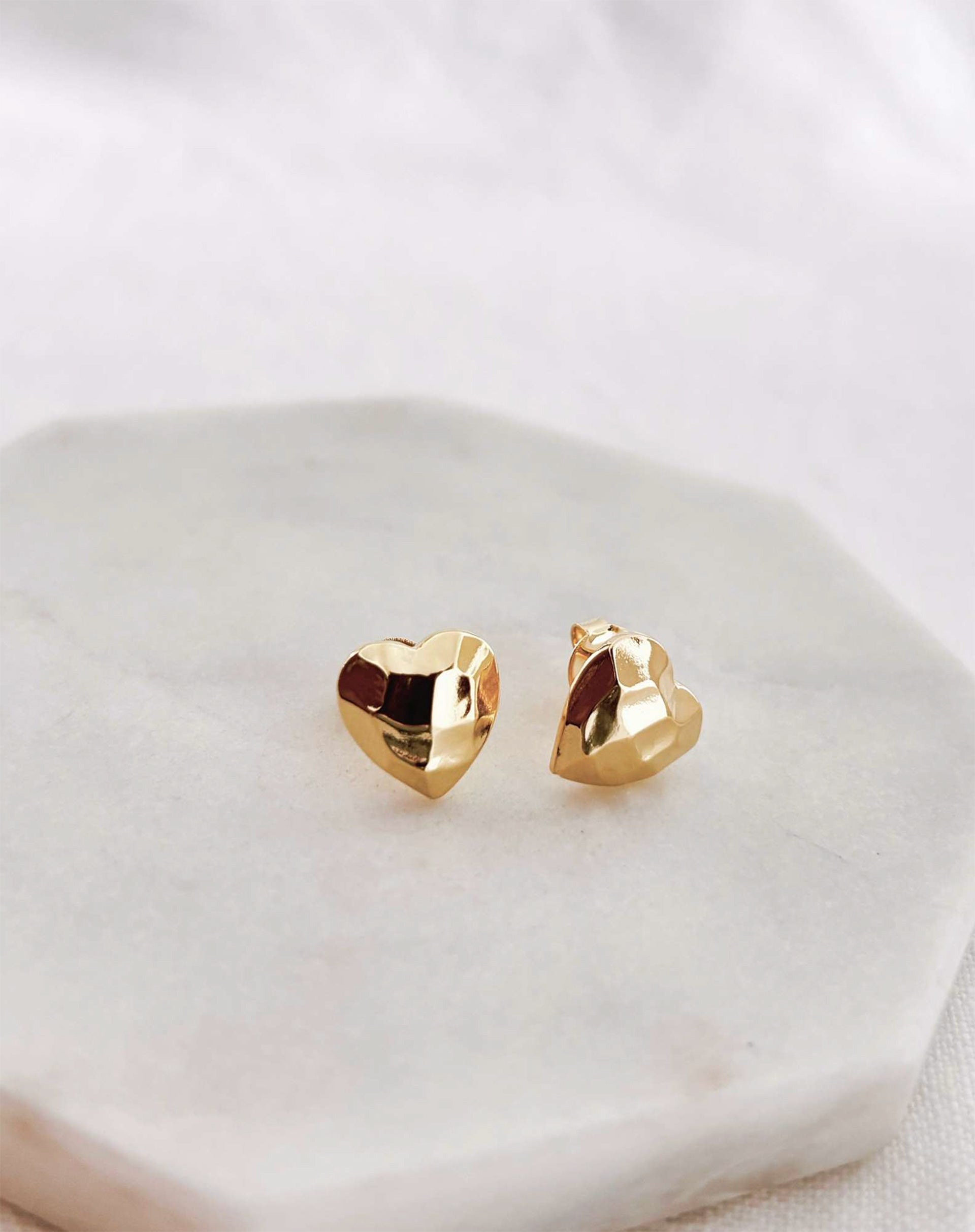 40015071_0009_brinco-coracao-diamond-dourado-dourado_0_6db2a4fb-ae46-4e71-b180-d1a03a28970a.jpg