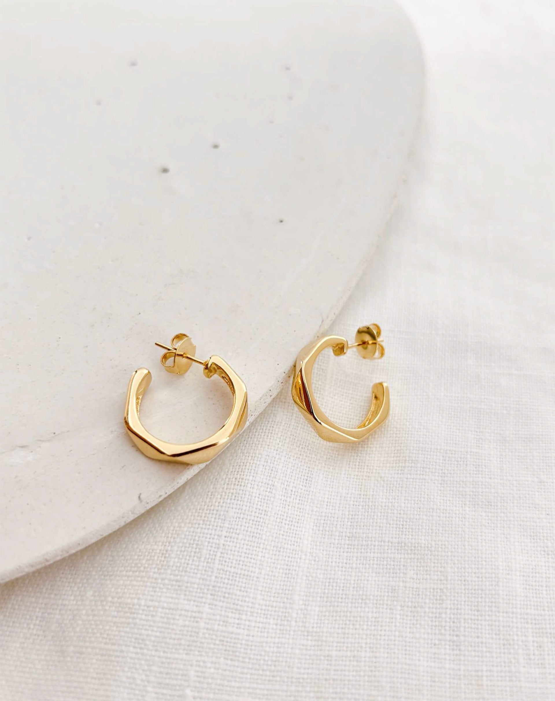 40015094_0009_meia-argola-diamond-dourado-dourado_0_9f4d7acc-c356-40ee-b728-2f2c49de2a8a.jpg