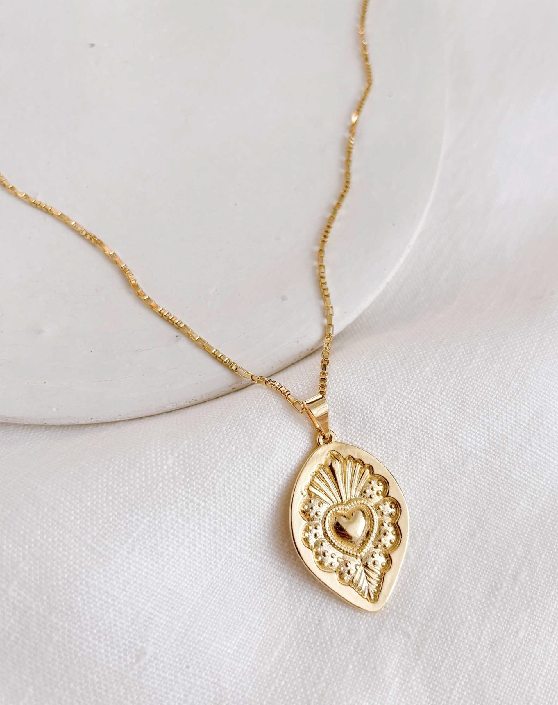 Colar Longo Medalha Coração - Dourado - Dourado