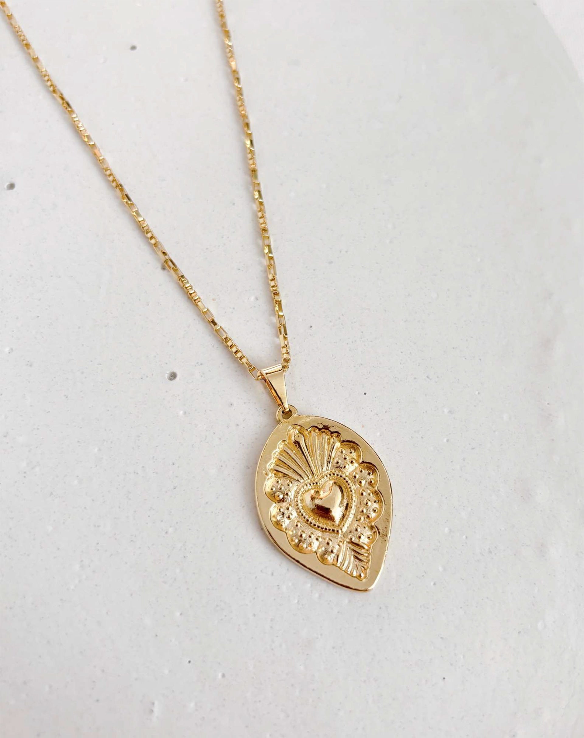 Colar Longo Medalha Coração - Dourado - Dourado