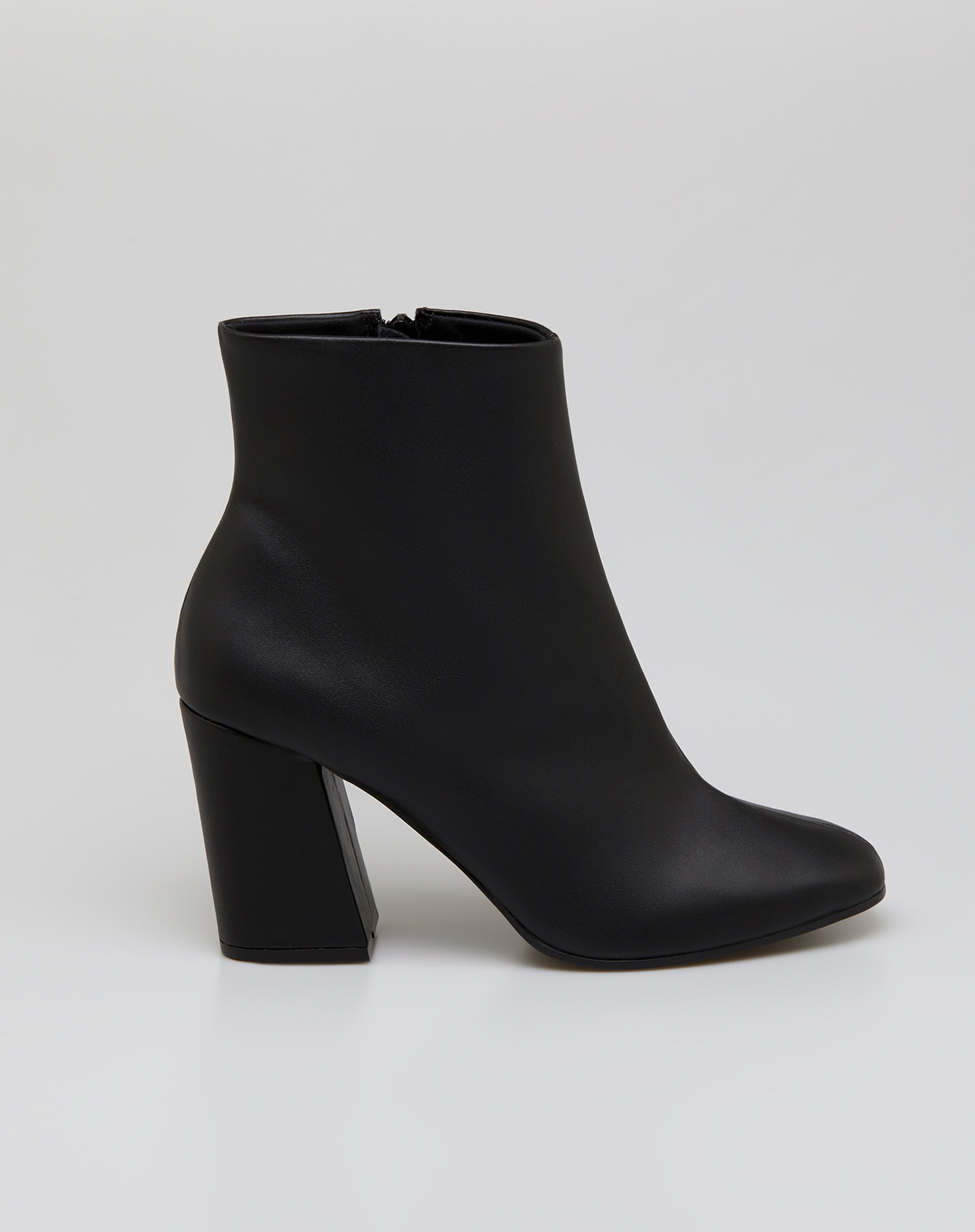 Bota Cano Curto Salto Flare  - Preto