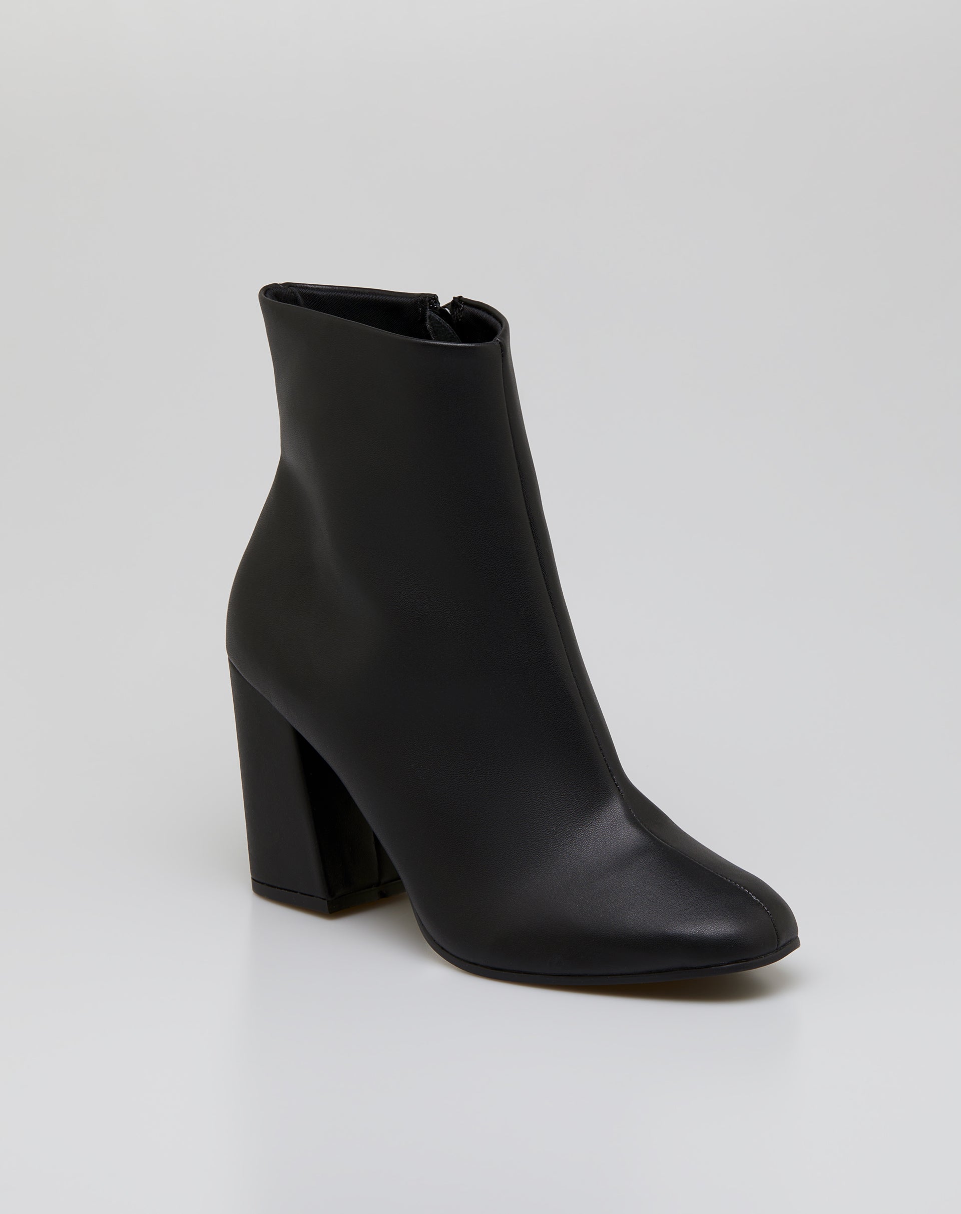 Bota Cano Curto Salto Flare  - Preto