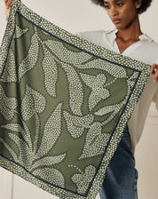 Lenço Quadrado Acetinado - Scarf Big Heart
