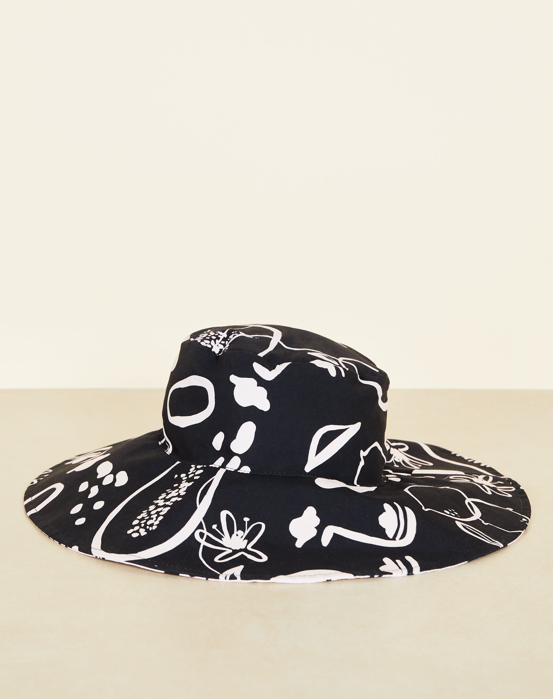 Chapéu Bucket Aba Larga Duplaface Brunna Mancuso - Fruits And Shapes