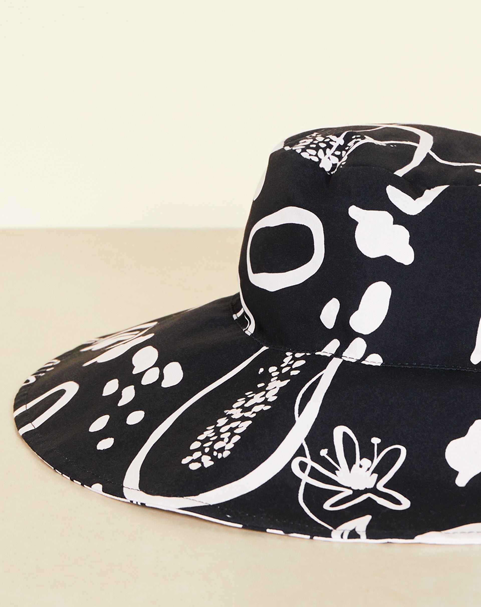 Chapéu Bucket Aba Larga Duplaface Brunna Mancuso - Fruits And Shapes