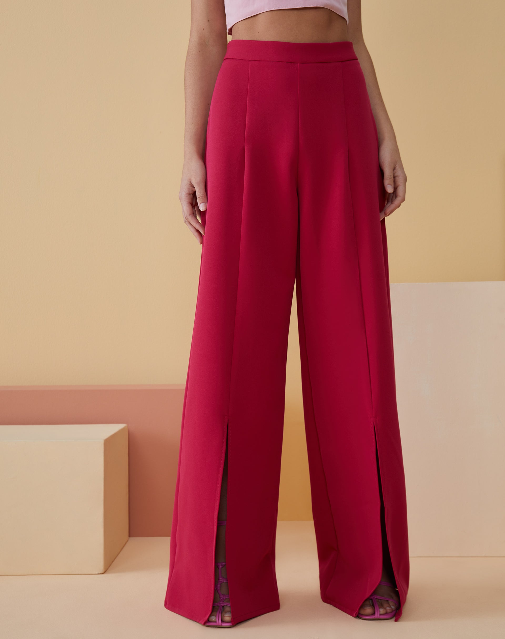 Calça Wide Pregas e Fenda - Cereja