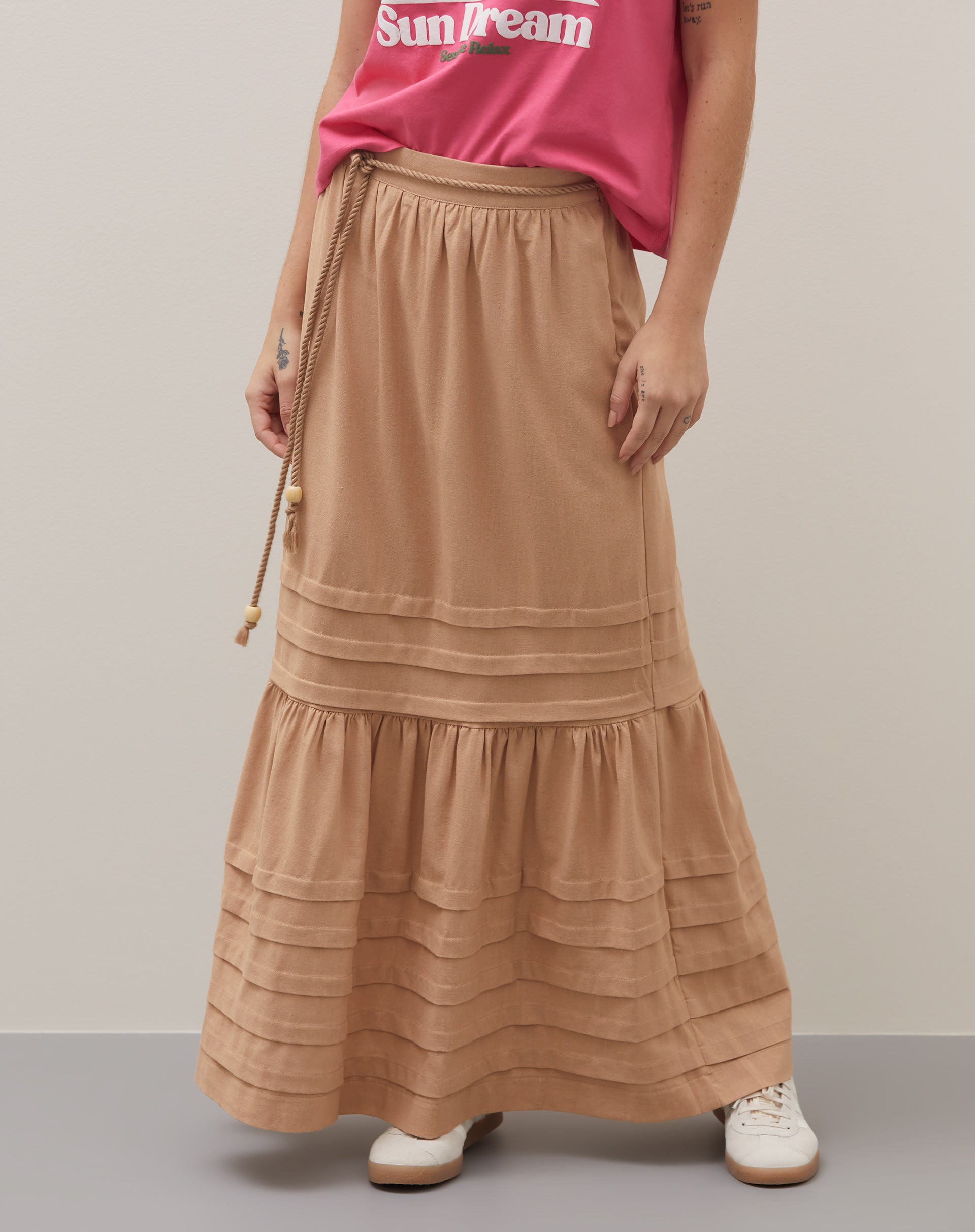 Saia Midi Alongada Linho Texturizado Detalhe Pregas - Areia