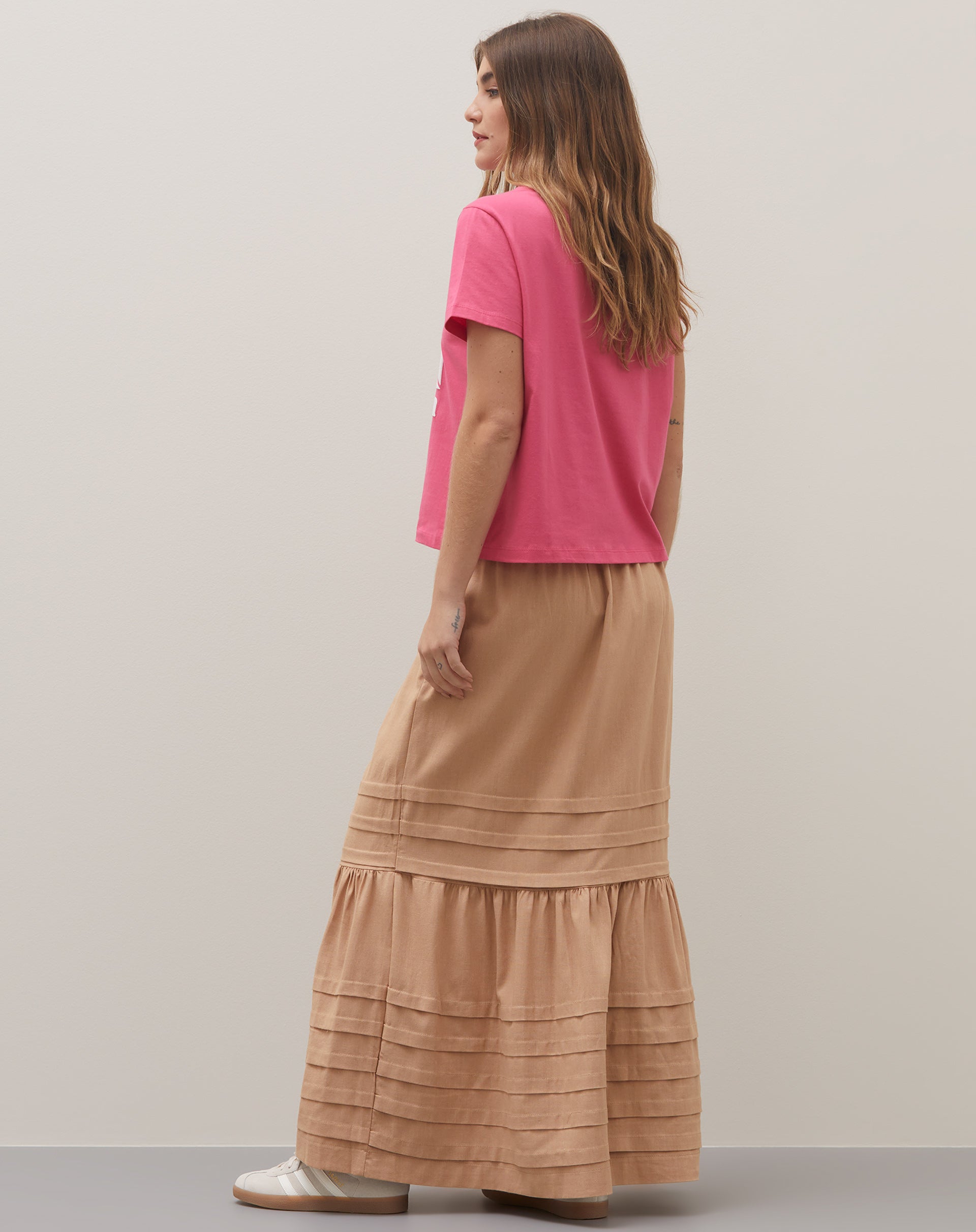 Saia Midi Alongada Linho Texturizado Detalhe Pregas - Areia