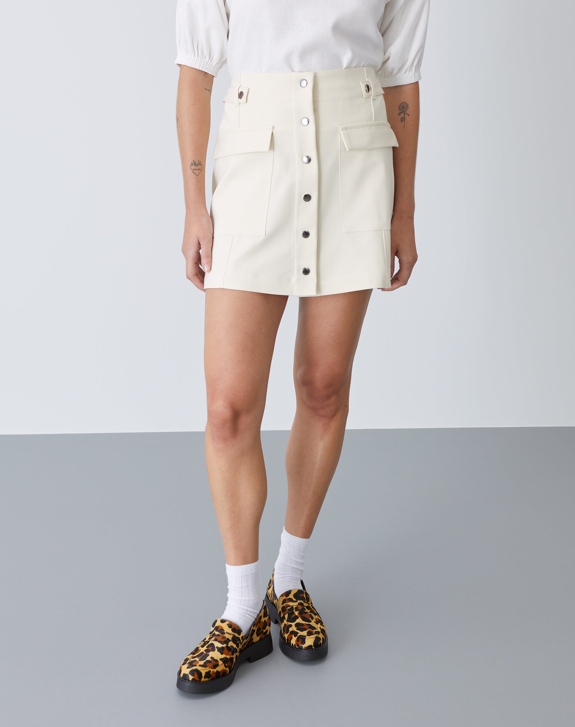 Saia Curta Alfaiataria - Areia