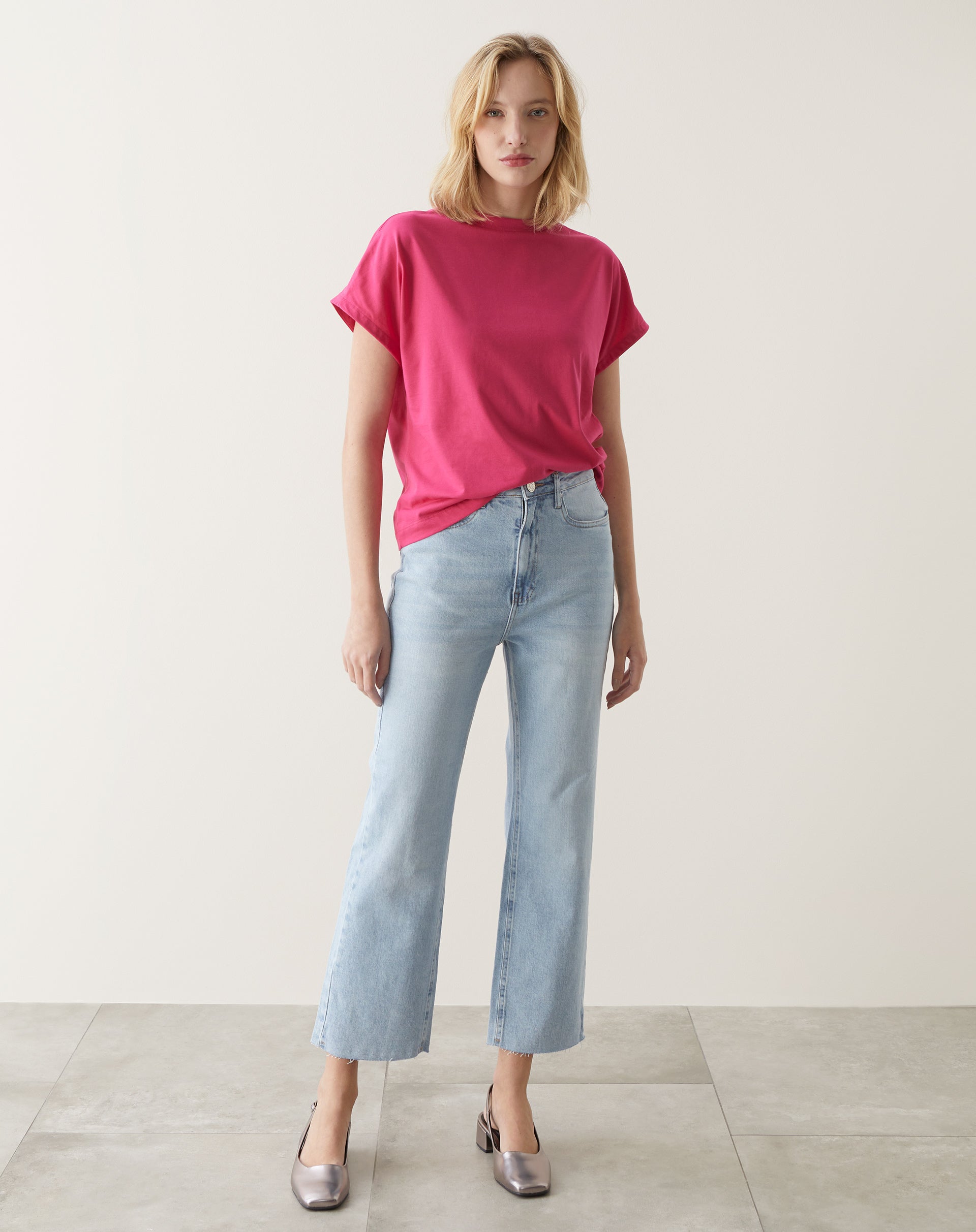 Calça Jeans Reta Cropped com Elastano - Azul Claro