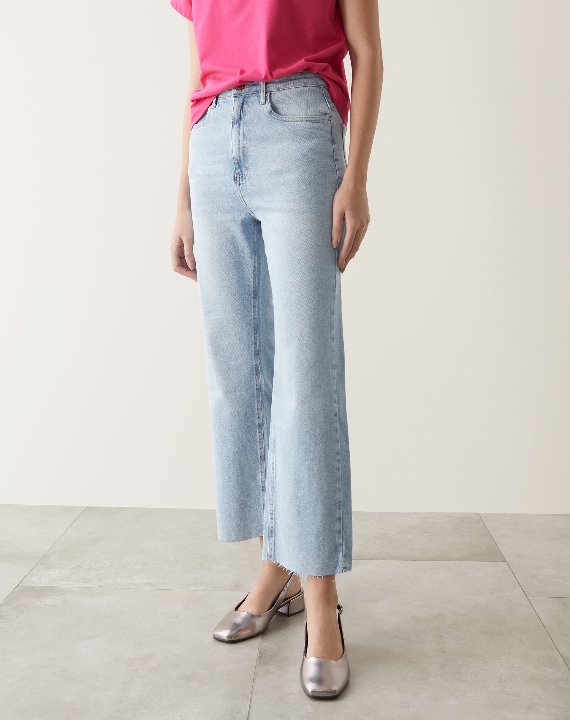 Calça Jeans Reta Cropped com Elastano - Azul Claro