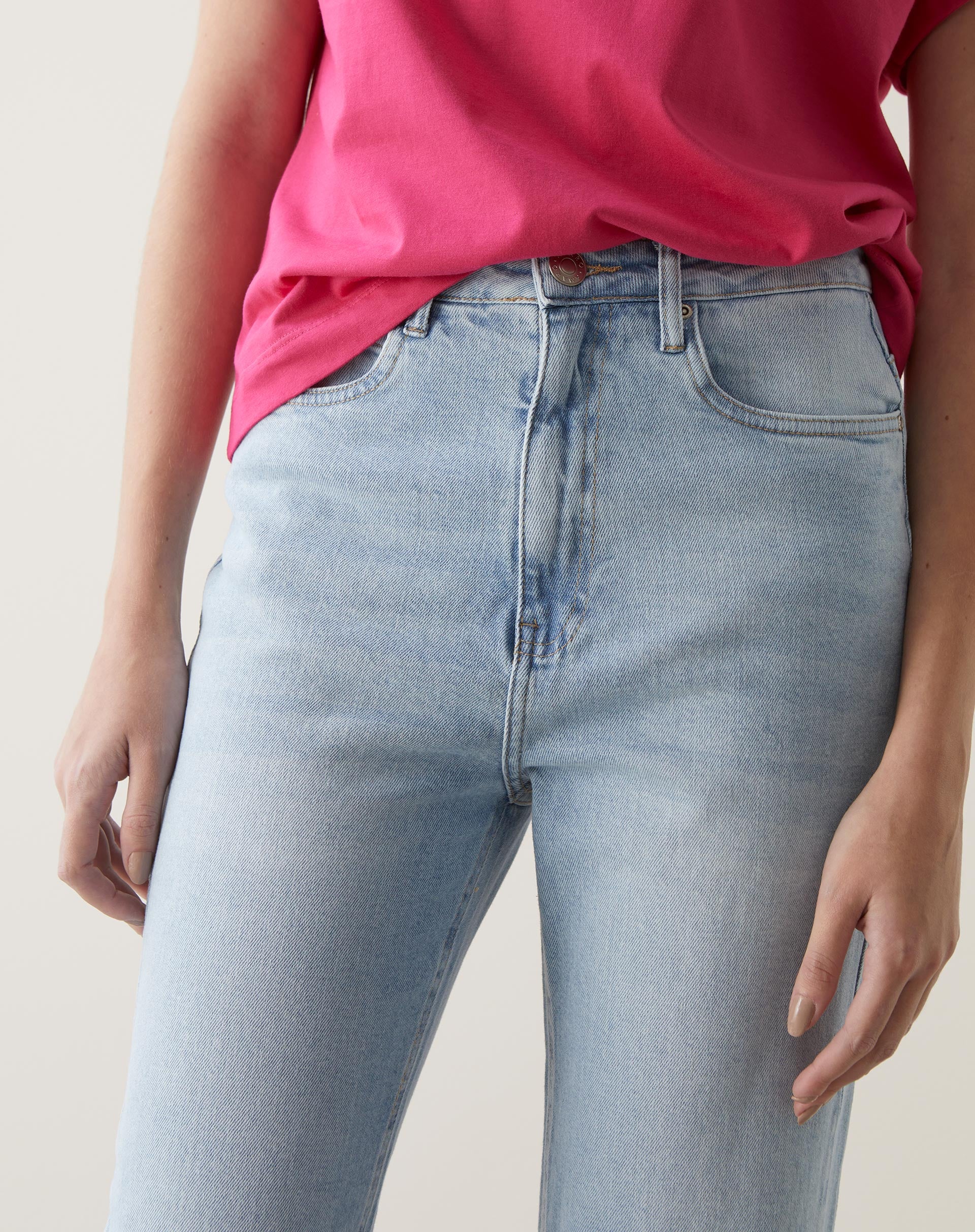 Calça Jeans Reta Cropped com Elastano - Azul Claro