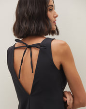 VESTIDO CURTO ALFAIATARIA DECOTE PROFUNDO - PRETO