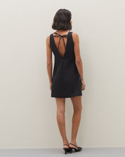 VESTIDO CURTO ALFAIATARIA DECOTE PROFUNDO - PRETO