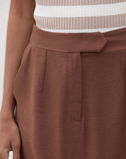 Saia Midi com Fenda Frontal Alfaiataria - Marrom Escuro