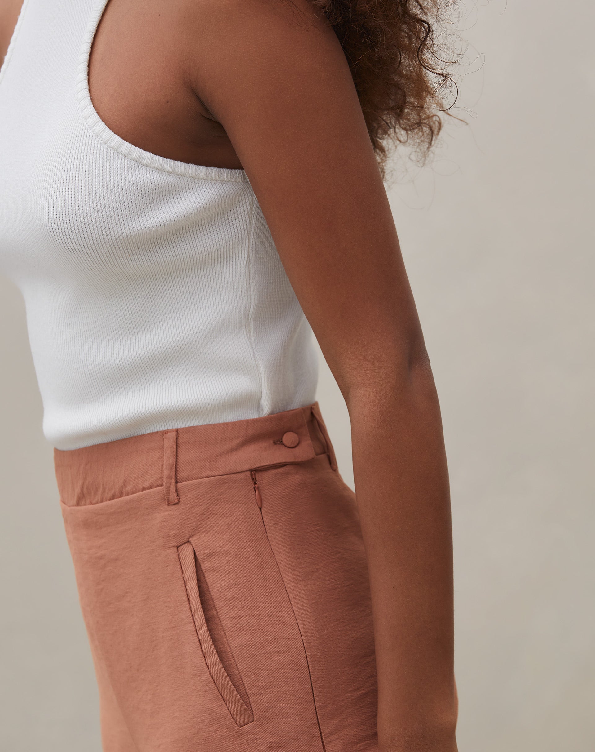 Calça Slim com Bolso - Caramelo