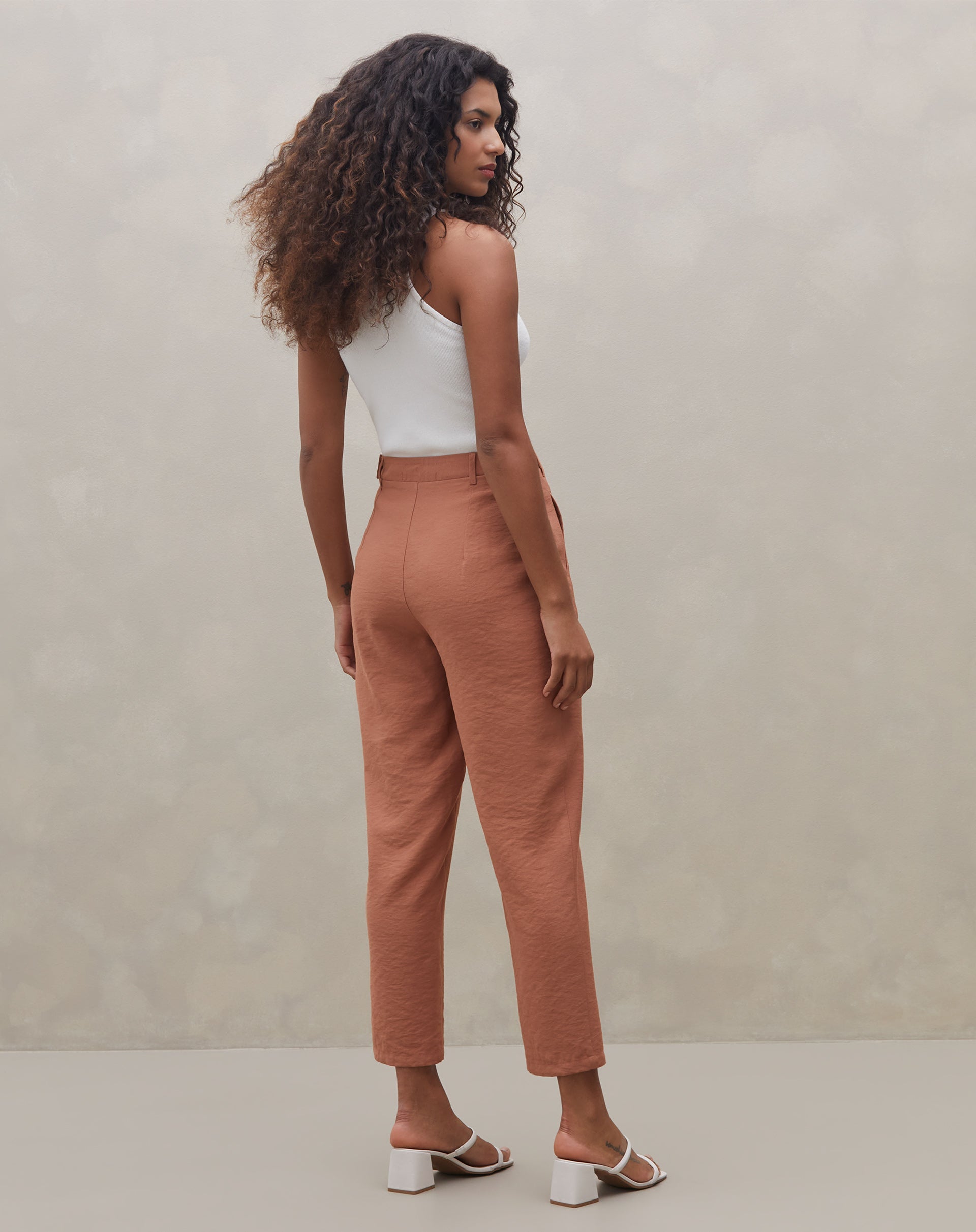 Calça Slim com Bolso - Caramelo