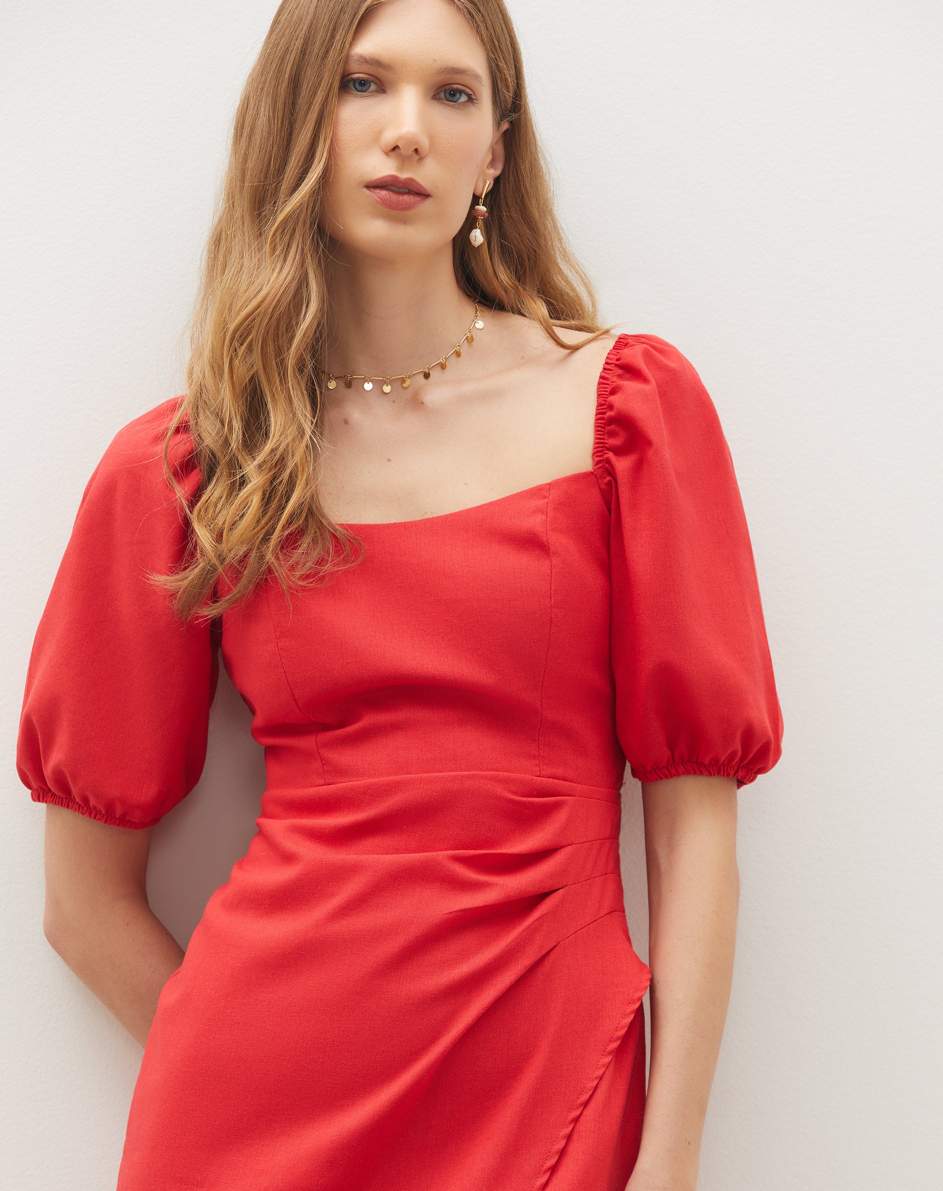 50305097_0012_1_vestido-midi-com-manga-bufante-e-saia-transpassada-vermelho_v1724122956156.jpg