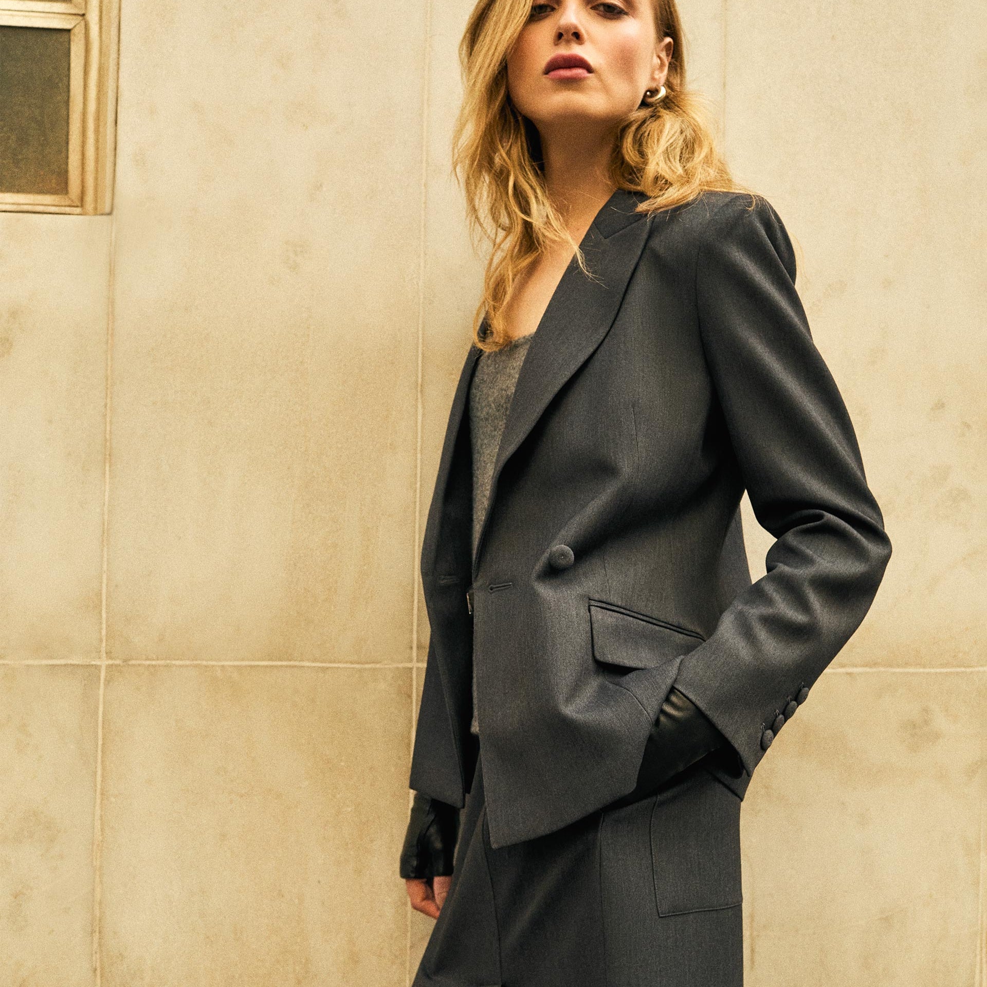 50310397_0019_blazer-slim-abotoamento-duplo-alfaiataria-cinza_0_4fdd8c9e-6a25-41af-8b0c-08c5635dd83f.jpg