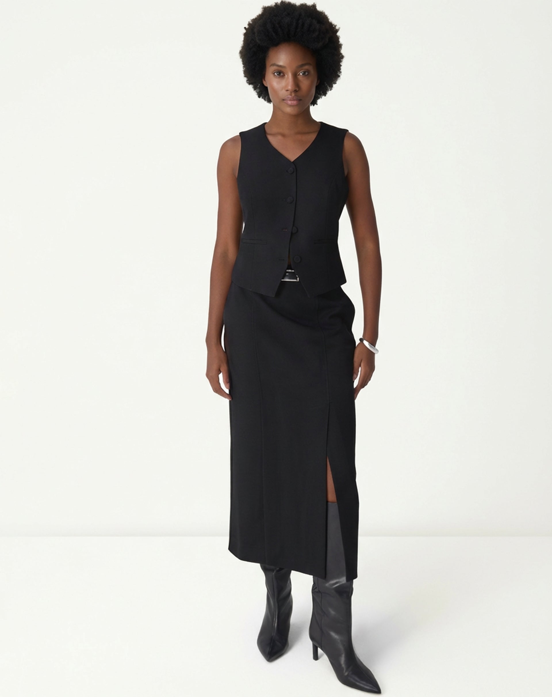 Saia Midi Com Fendas Alfaiataria - Preto