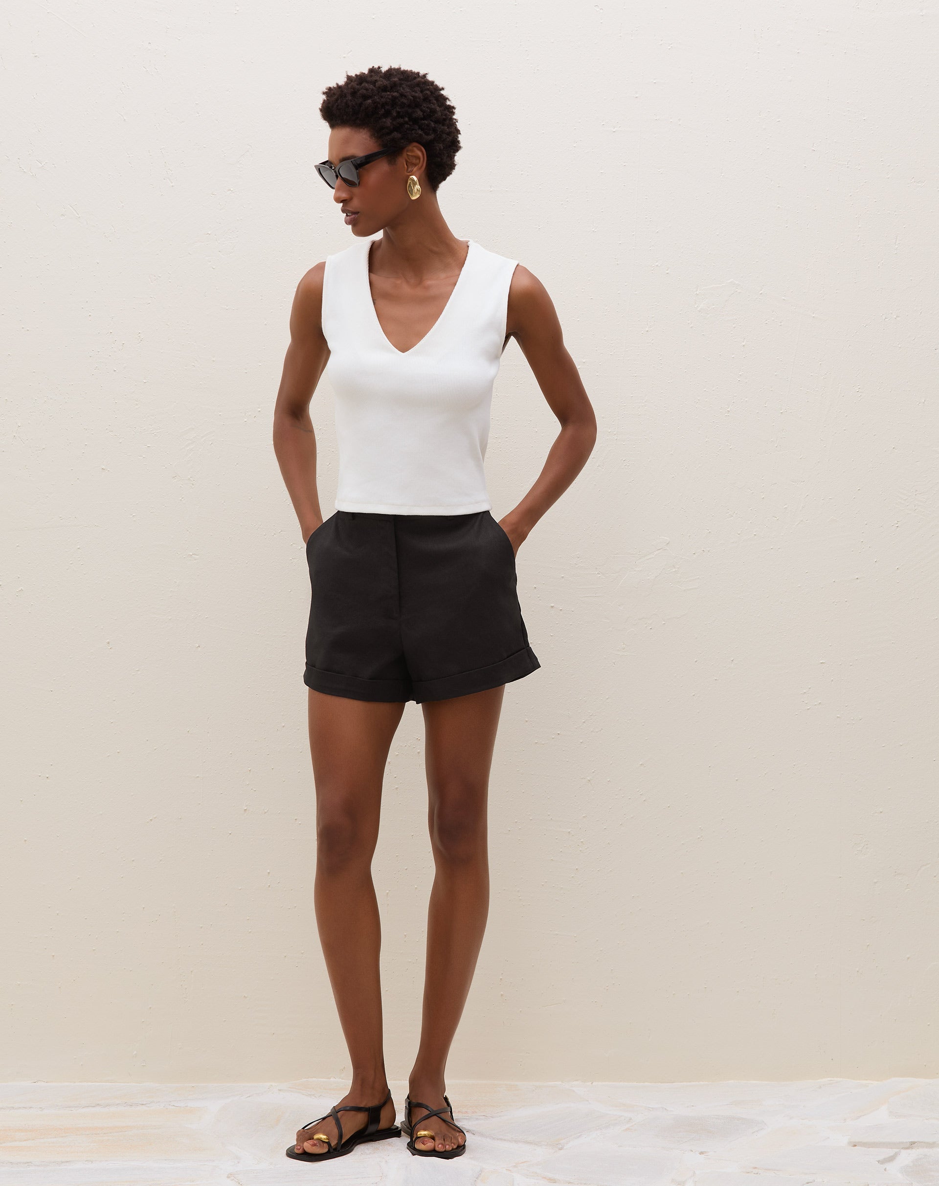 50310466_0002_shorts-alfaiataria-preto-3_0_6590de70-4e8e-4c86-a8da-a9e3843987f0.jpg