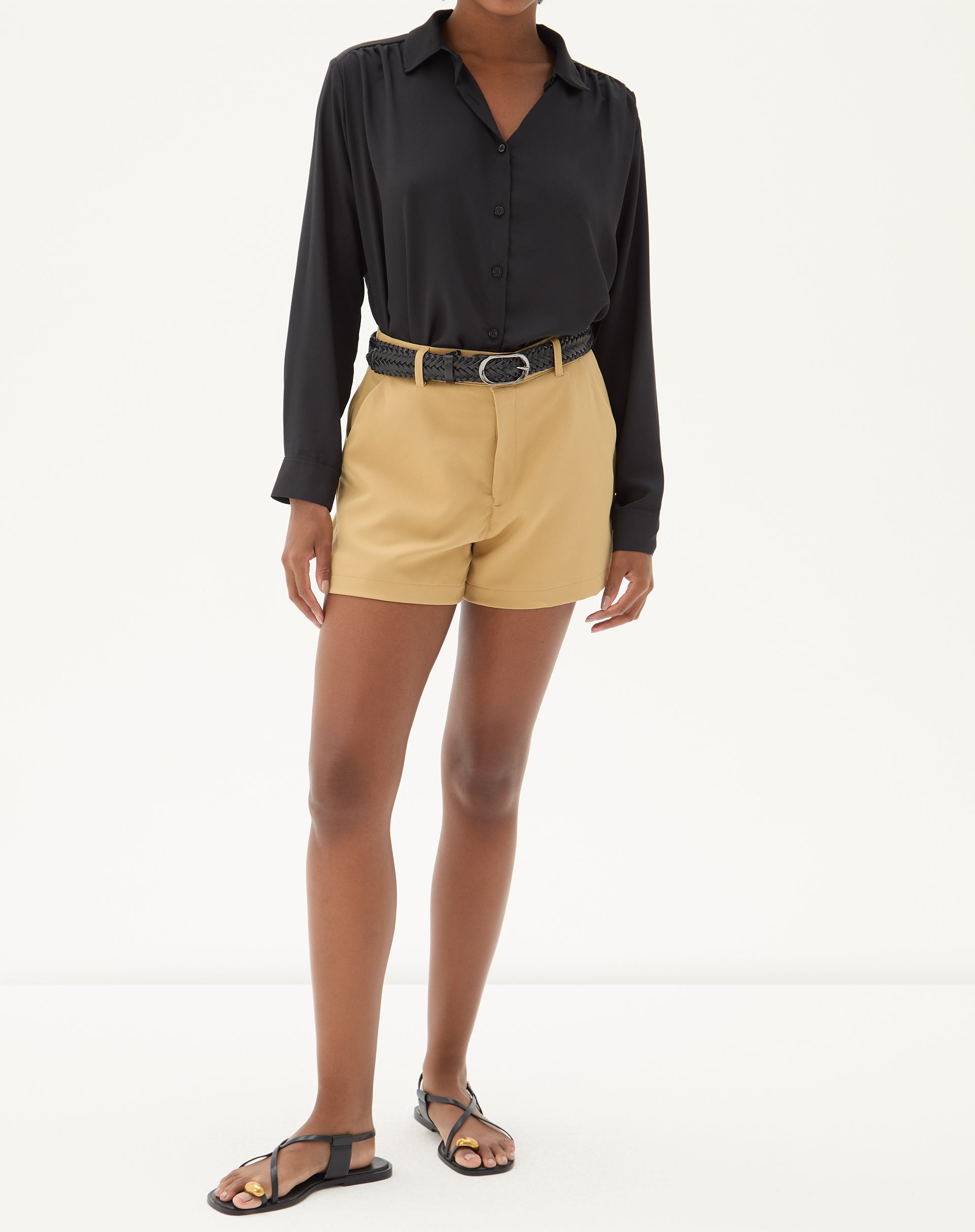 50310830_0557_shorts-curto-reto-alfaiataria-areia_0_dd0f245c-43bc-4ba2-9023-f979435d7aac.jpg