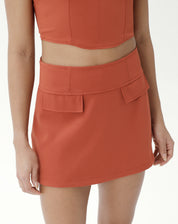 SHORTS SAIA COM BOLSOS DE ALFAIATARIA - MARROM