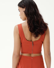 BLUSA COM ALÇAS CROPPED DE ALFAIATARIA - MARROM