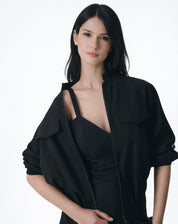 BLUSA COM ALÇAS DE ALFAIATARIA - PRETO