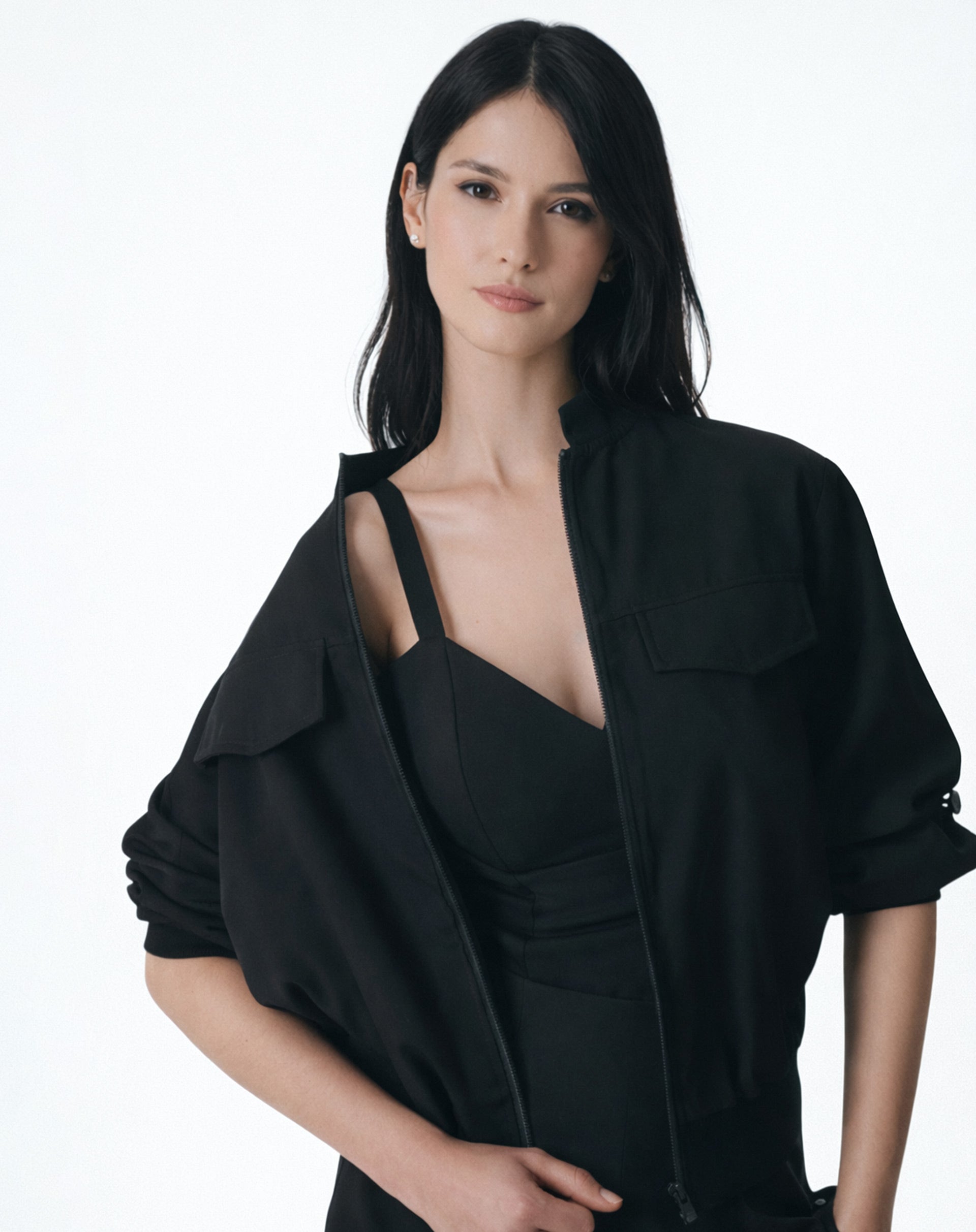 BLUSA COM ALÇAS DE ALFAIATARIA - PRETO