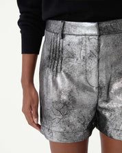 Shorts com Pregas Metalizado - Prata