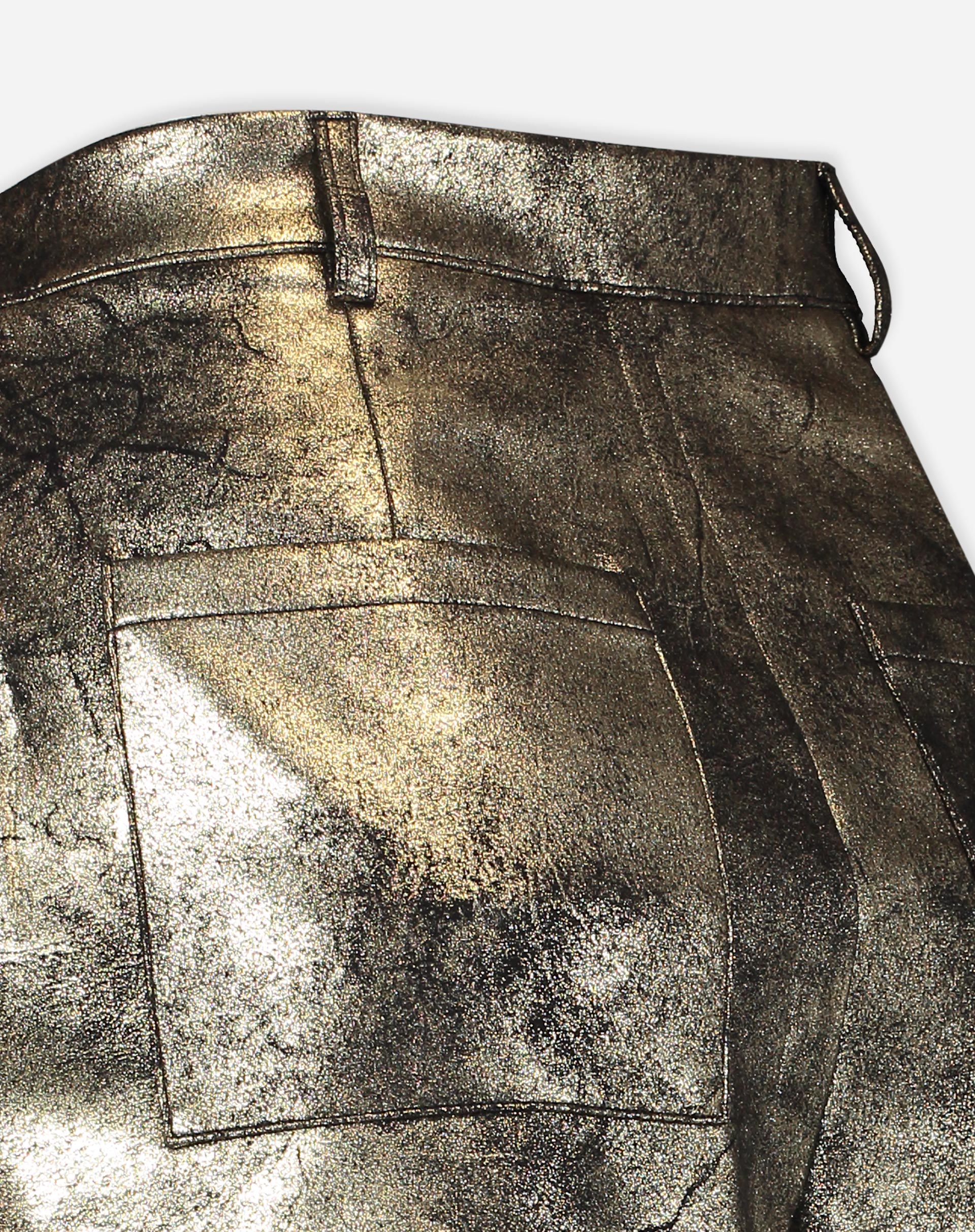 Shorts com Pregas Metalizado - Dourado