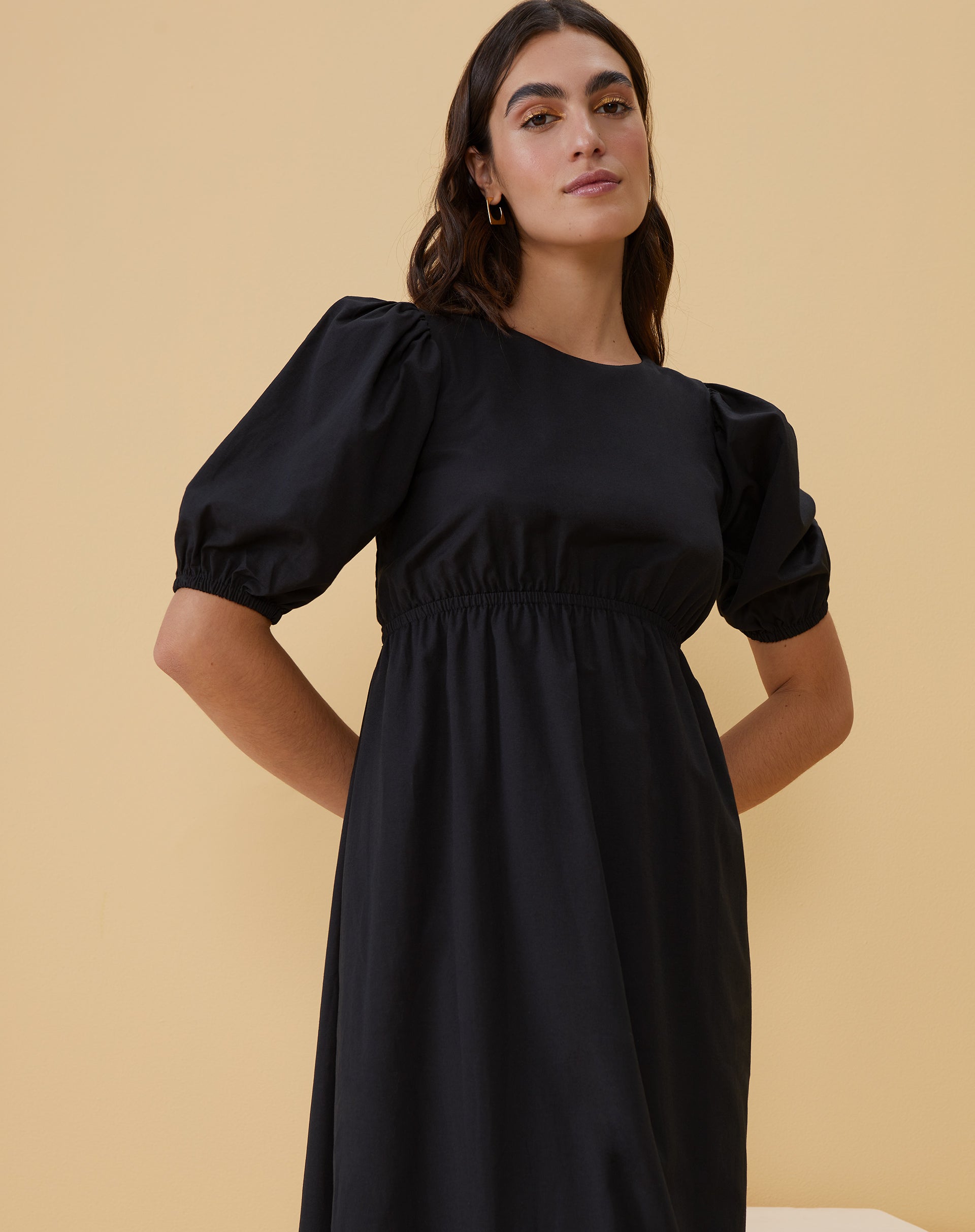 Vestido Maxi Recorte Imperio com Amarração Costas - Preto